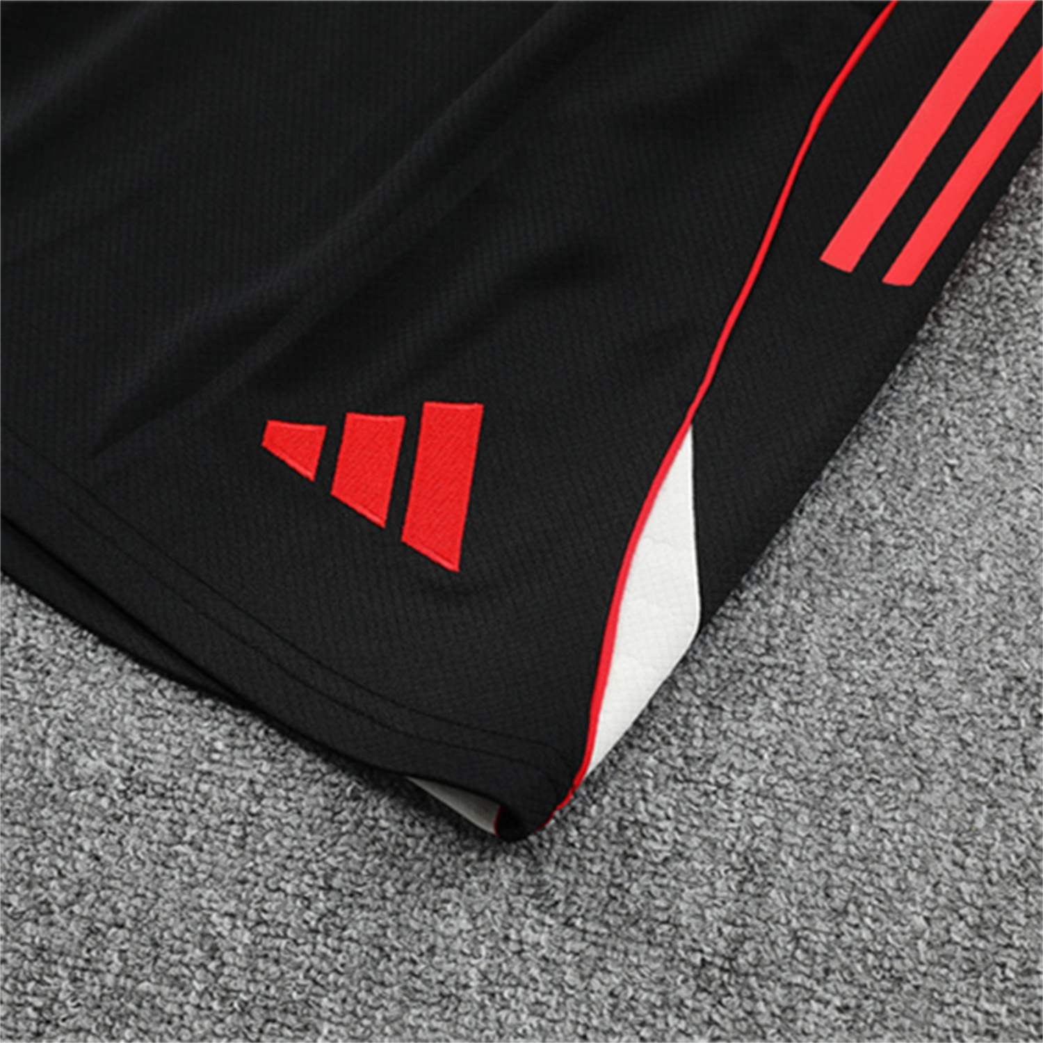 AlphaJersey-Liver.pool 25-26 Short-Sleeve Training Set Off White Top & Black Shorts
