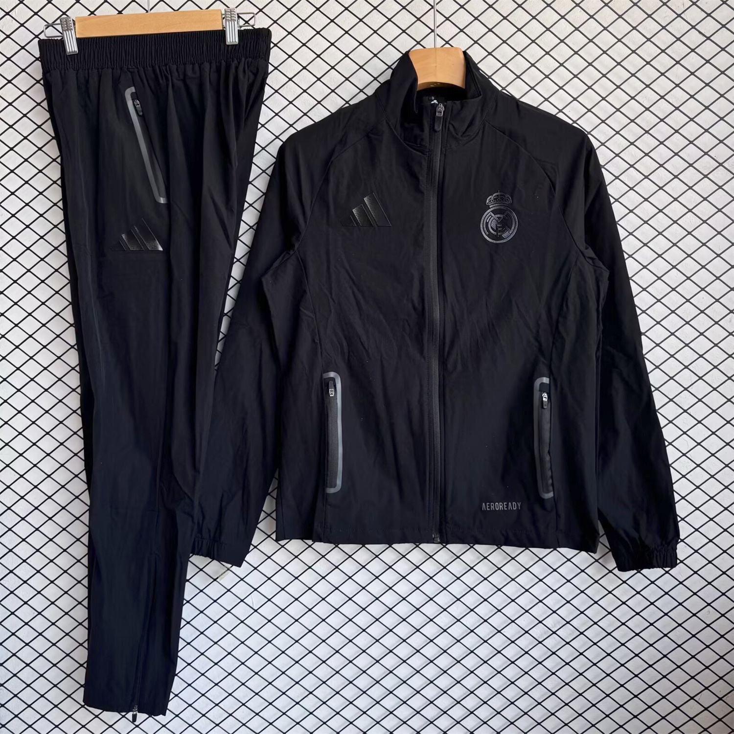 AlphaJersey-Real Madrid 25-26 Black Logo Windbreaker Training Set - Black Top and Pants