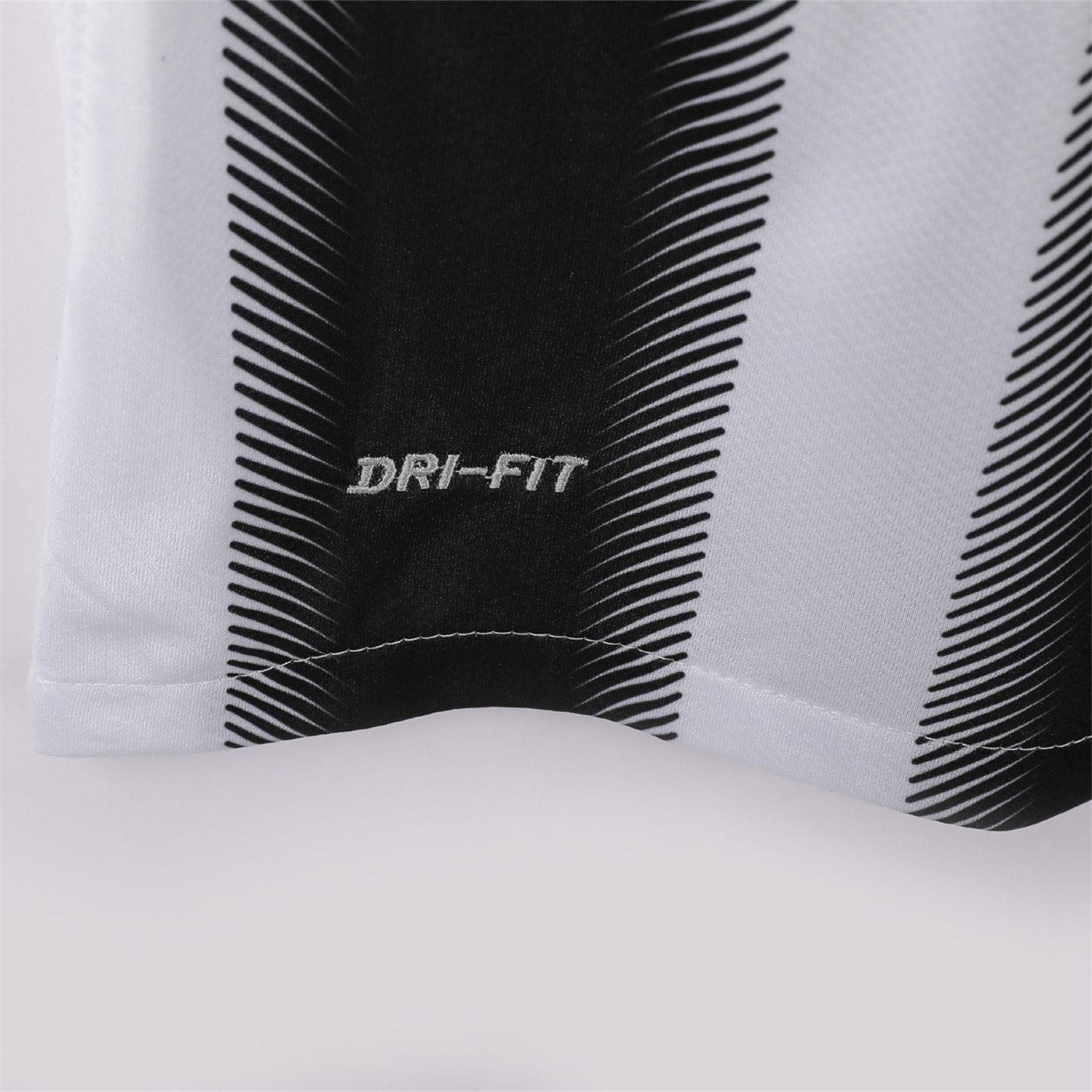 AlphaJersey-Retro Juventus 2011-12 Home Jersey
