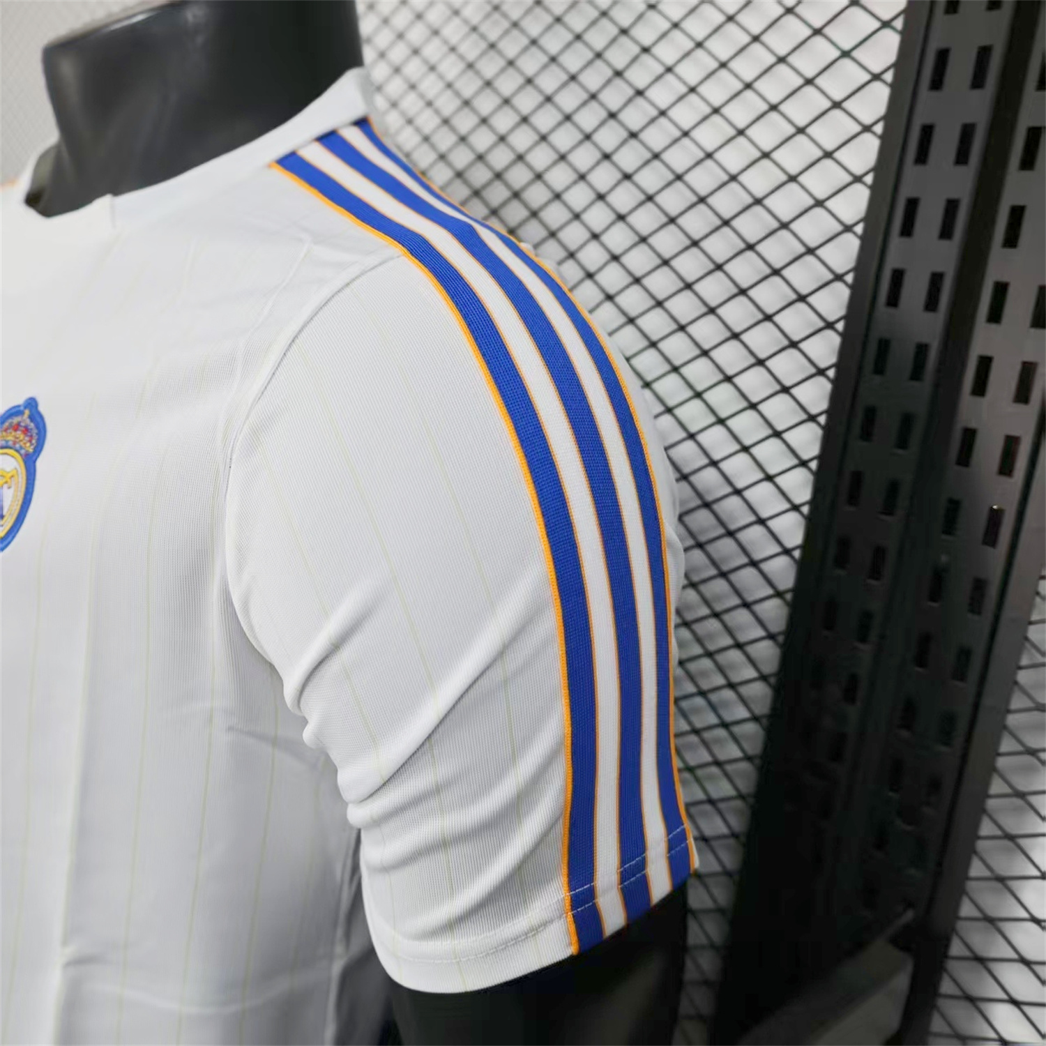 AlphaJersey-Real Madrid 25-26 Trefoil Blue Lines White Travel Jersey - Player Version