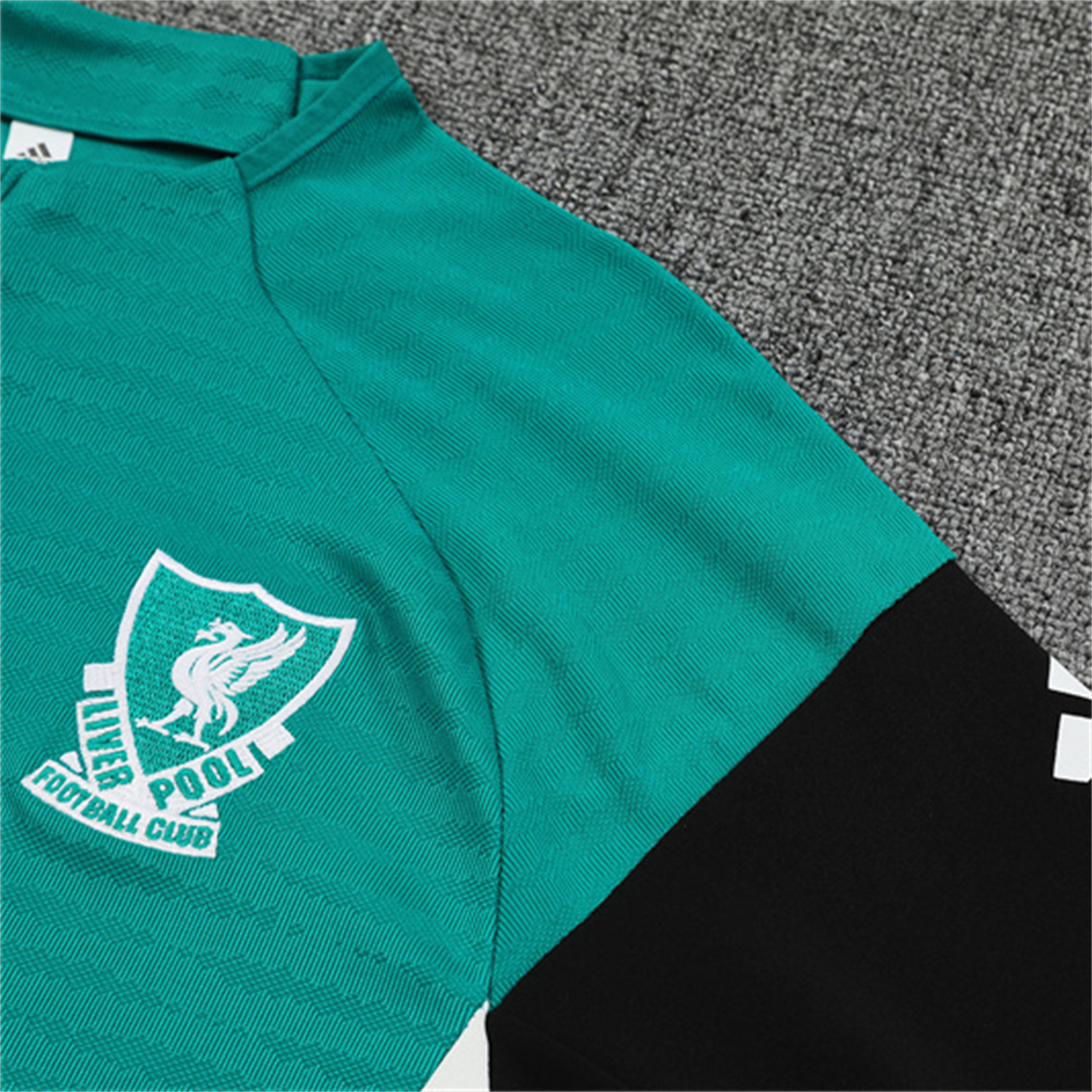 AlphaJersey-Liver.pool 25-26 Kids Long Sleeve Training Set - Player Version - Green Top and Black Pants