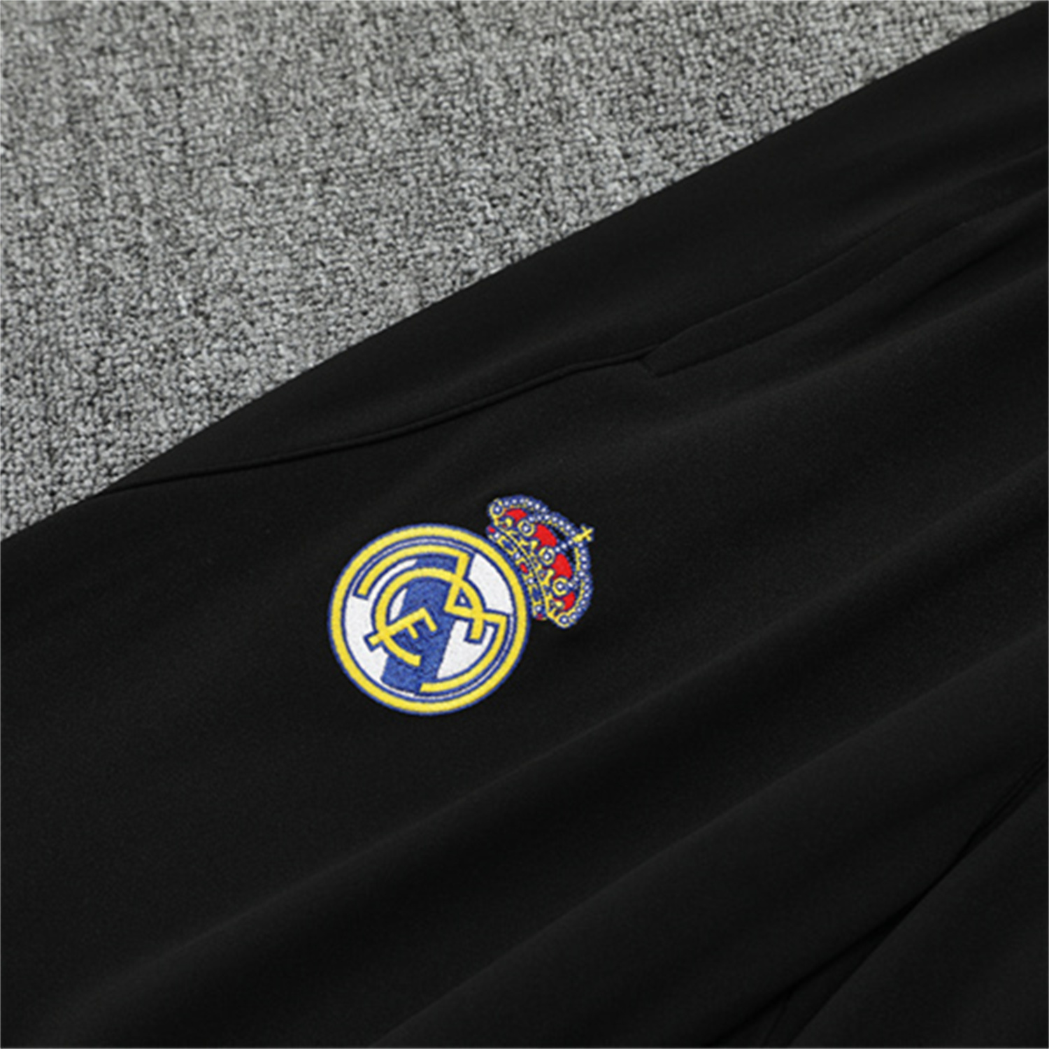 AlphaJersey-Real Madrid 25-26 Kids Long Sleeve Training Set - Player Version - Yellow Pattern Black Top and Black Pants