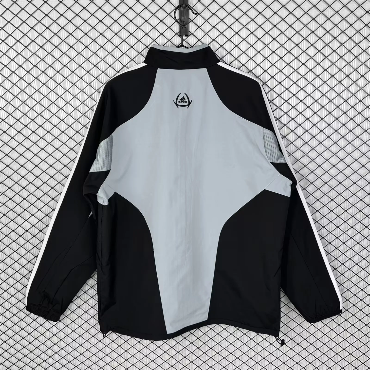 AlphaJersey-Retro Real Madrid 2004-05 Home Windbreaker Jacket - Grey
