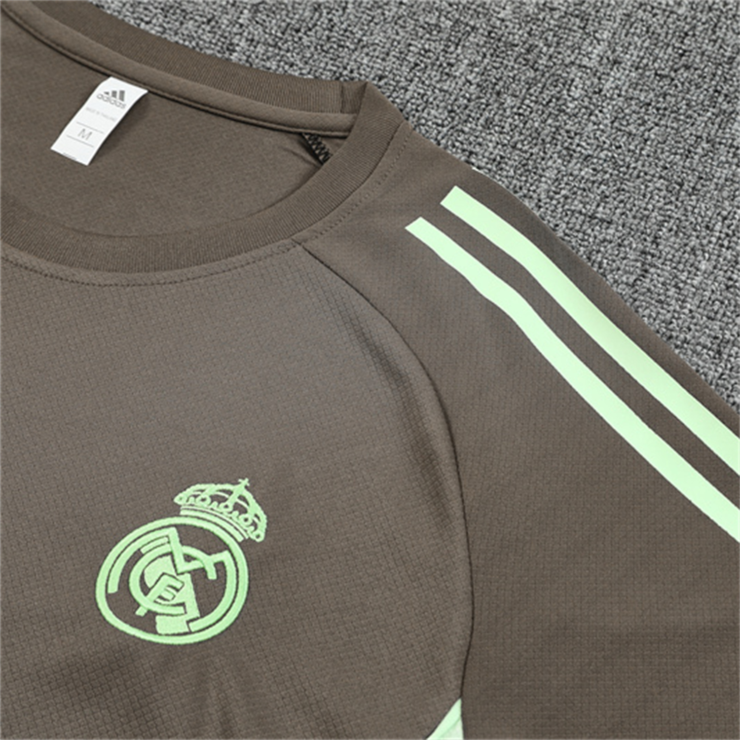 AlphaJersey-Real Madrid 25-26 Short-Sleeve Training Set - Dark Khaki Top and Shorts