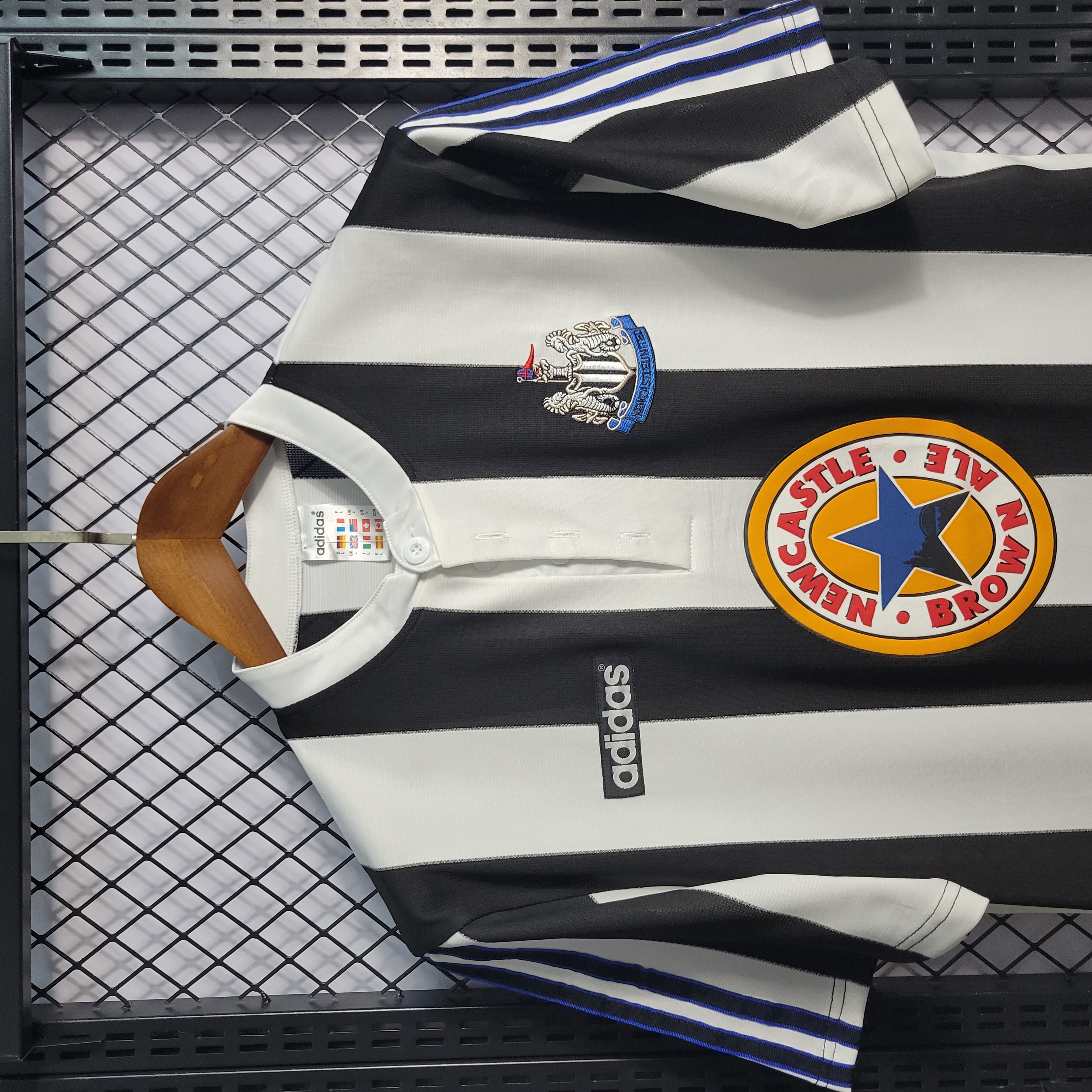 AlphaJersey-Retro Newcastle United 1995-97 Home Stadium Jersey