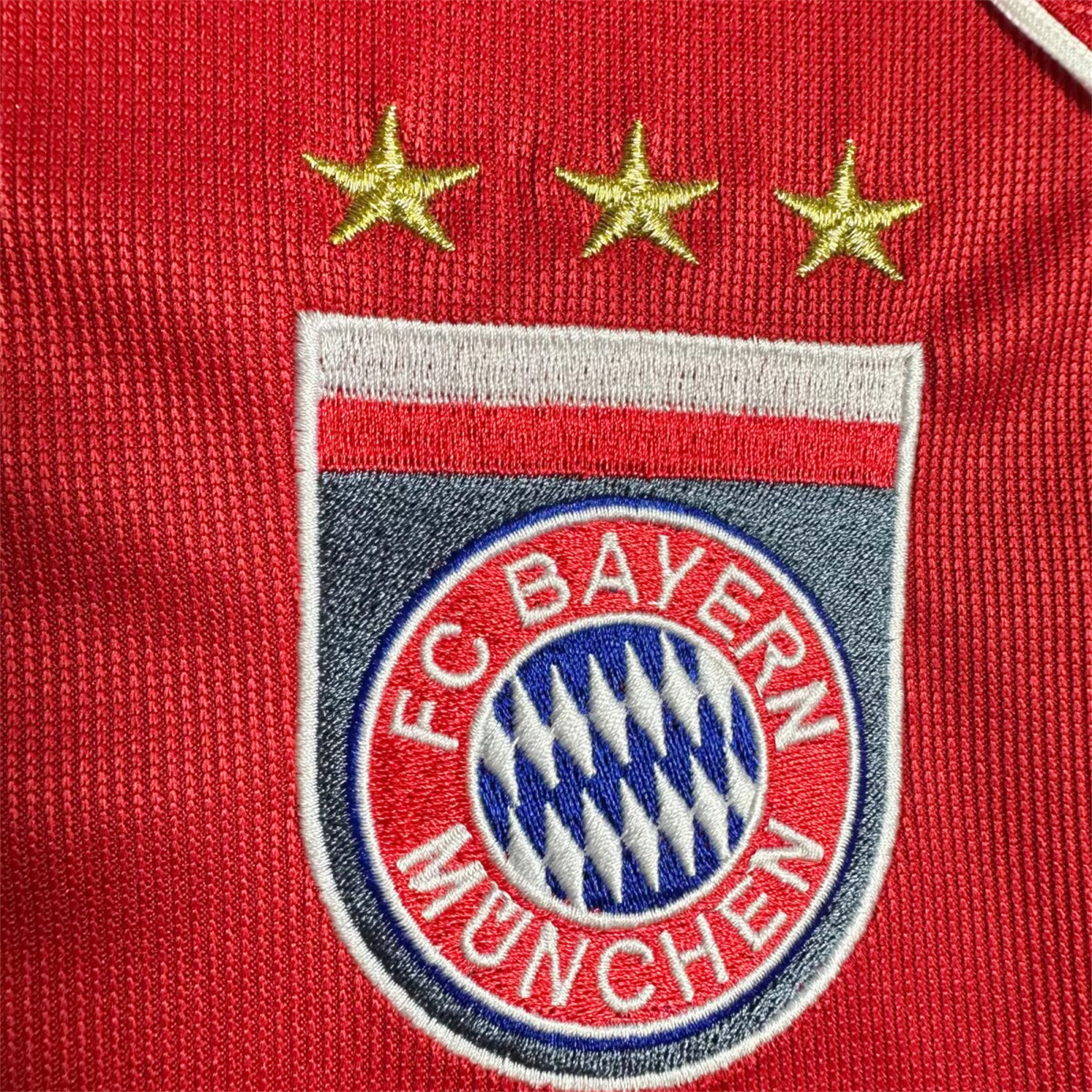 AlphaJersey-Retro Bayern Munich 2005-06 Home Jersey