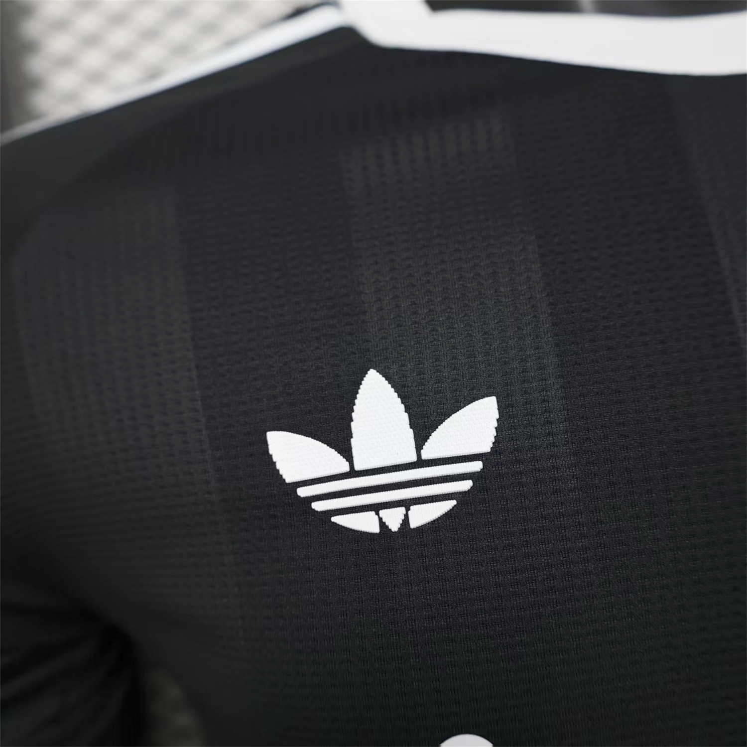 AlphaJersey-Liver.pool 25-26 Black Trefoil Goalkeeper Jersey - Player Version