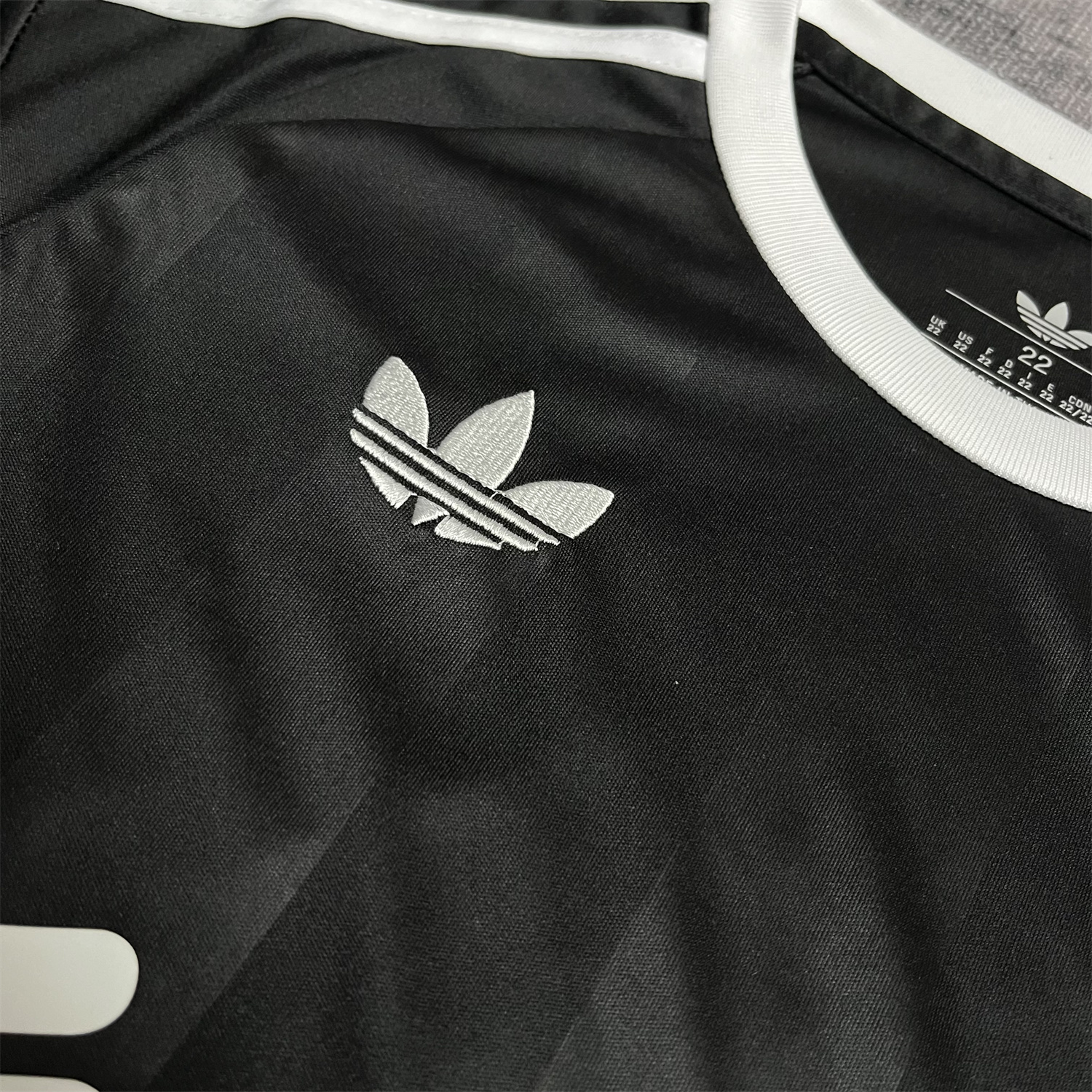 AlphaJersey-Liver.pool 25-26 Trefoil Black Goalkeeper Kids Kit