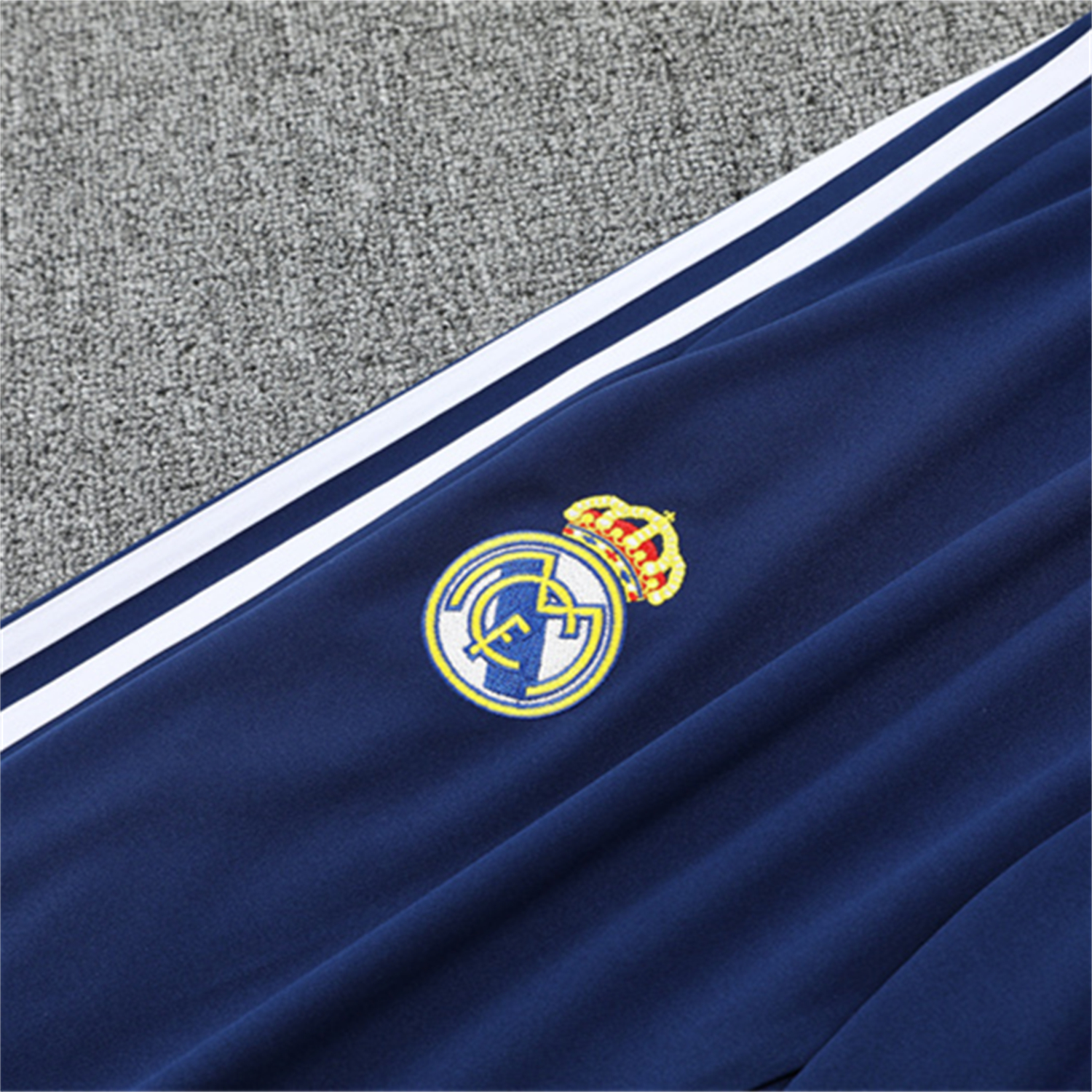 AlphaJersey-Real Madrid 25-26 Kids Long Sleeves Training Set - Green Line White Top and Blue Pants