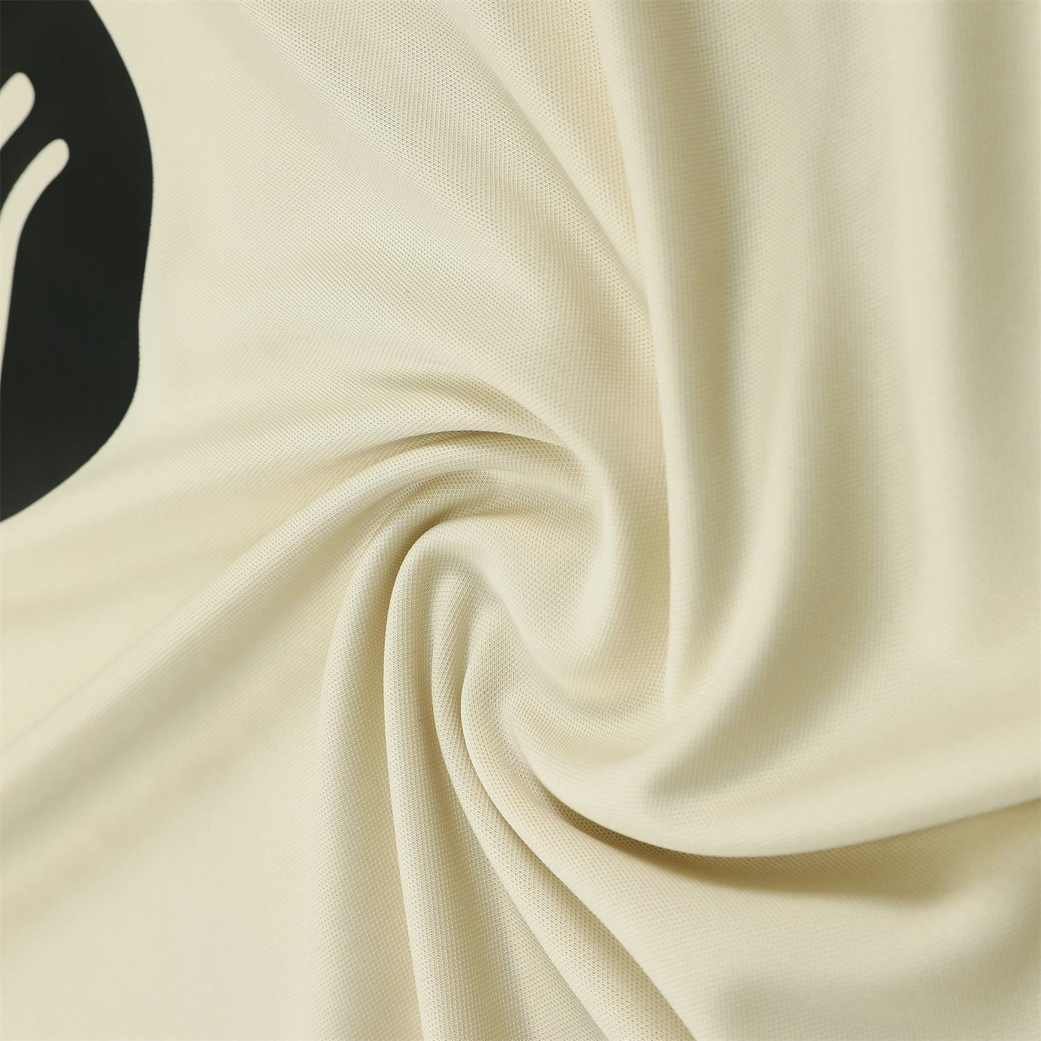 AlphaJersey-Barcelona 25-26 Short-Sleeve Training Set - Cream Top & Deep Blue Shorts