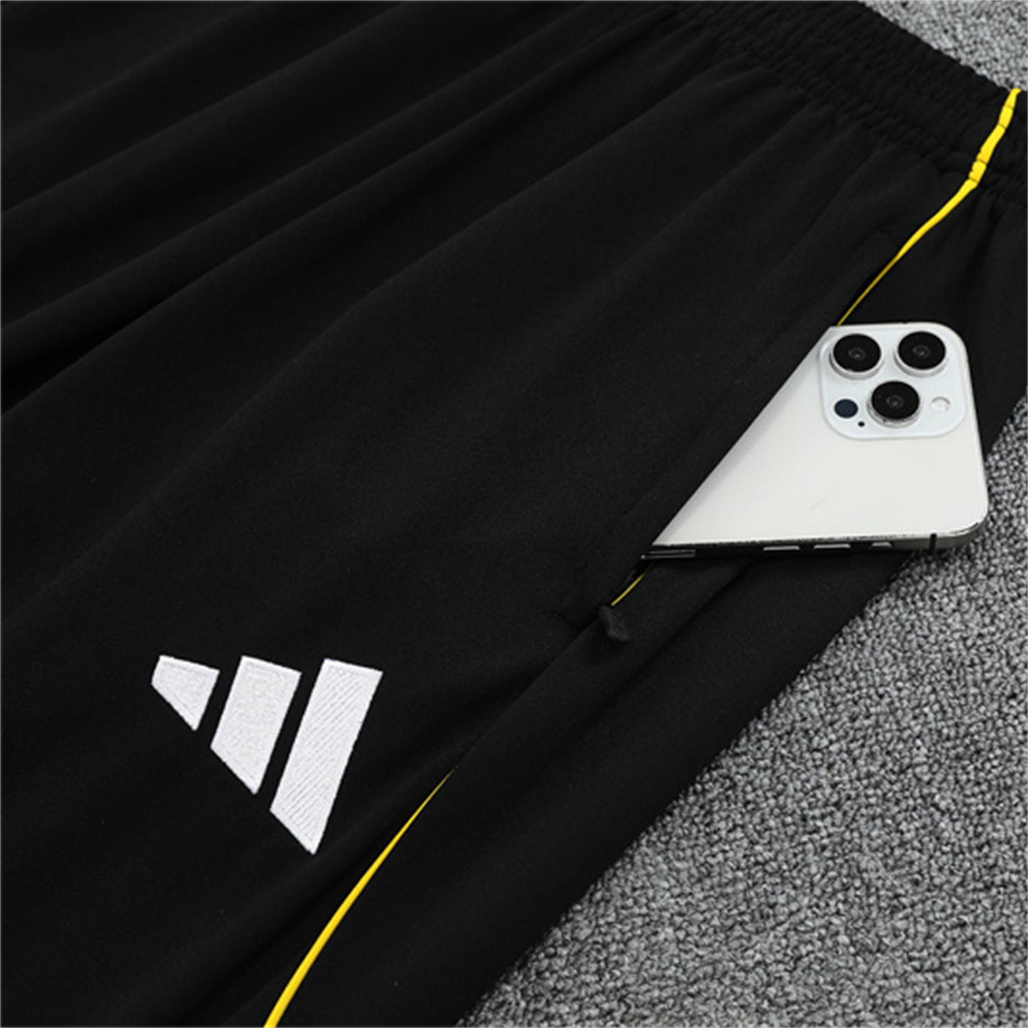 AlphaJersey-Real Madrid 25-26 Long Sleeve Training Set - Yellow Line White Top and Black Shorts