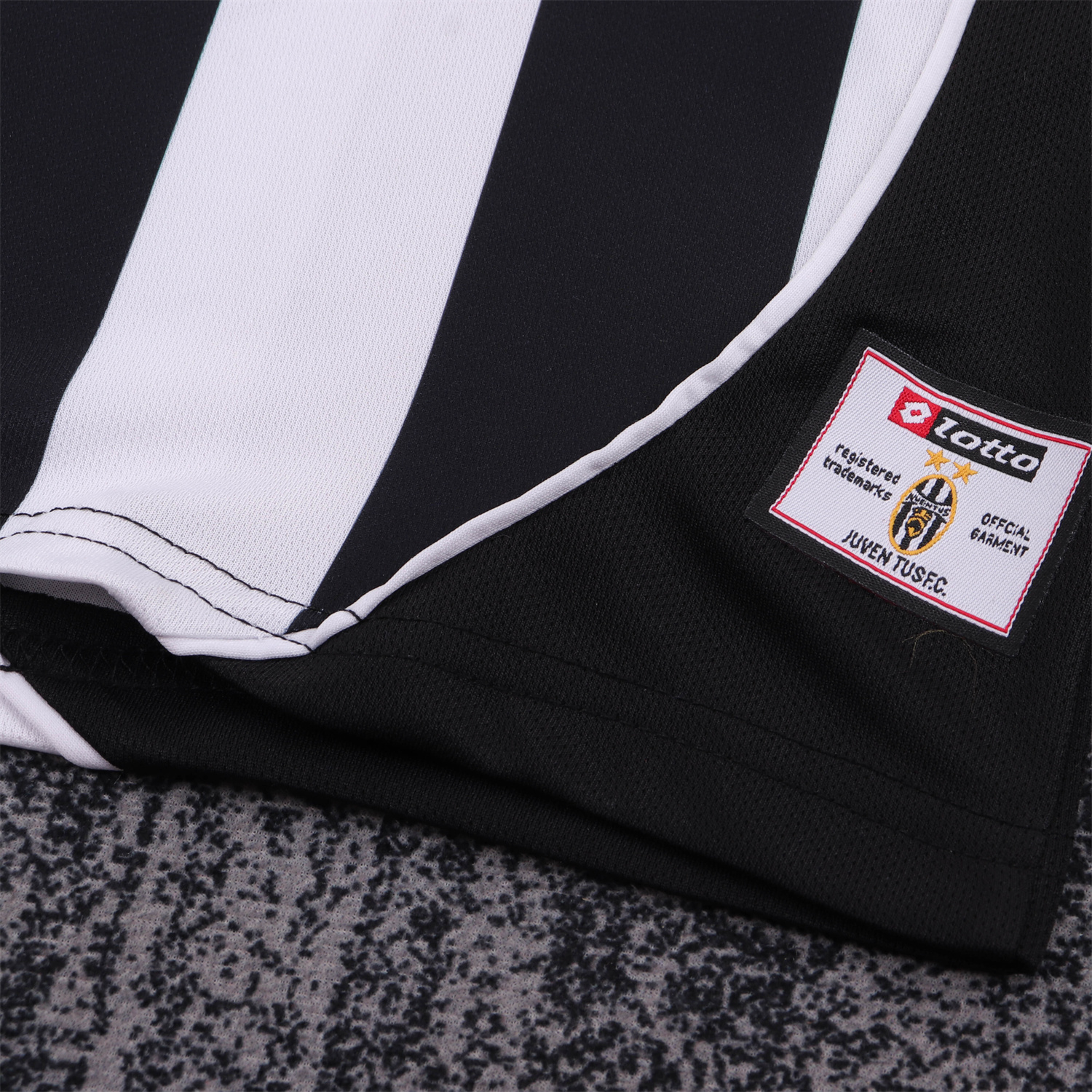 AlphaJersey-Retro Juventus 2002-03 Home Kids Kit