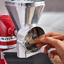 Easily Grind a Variety of Grains