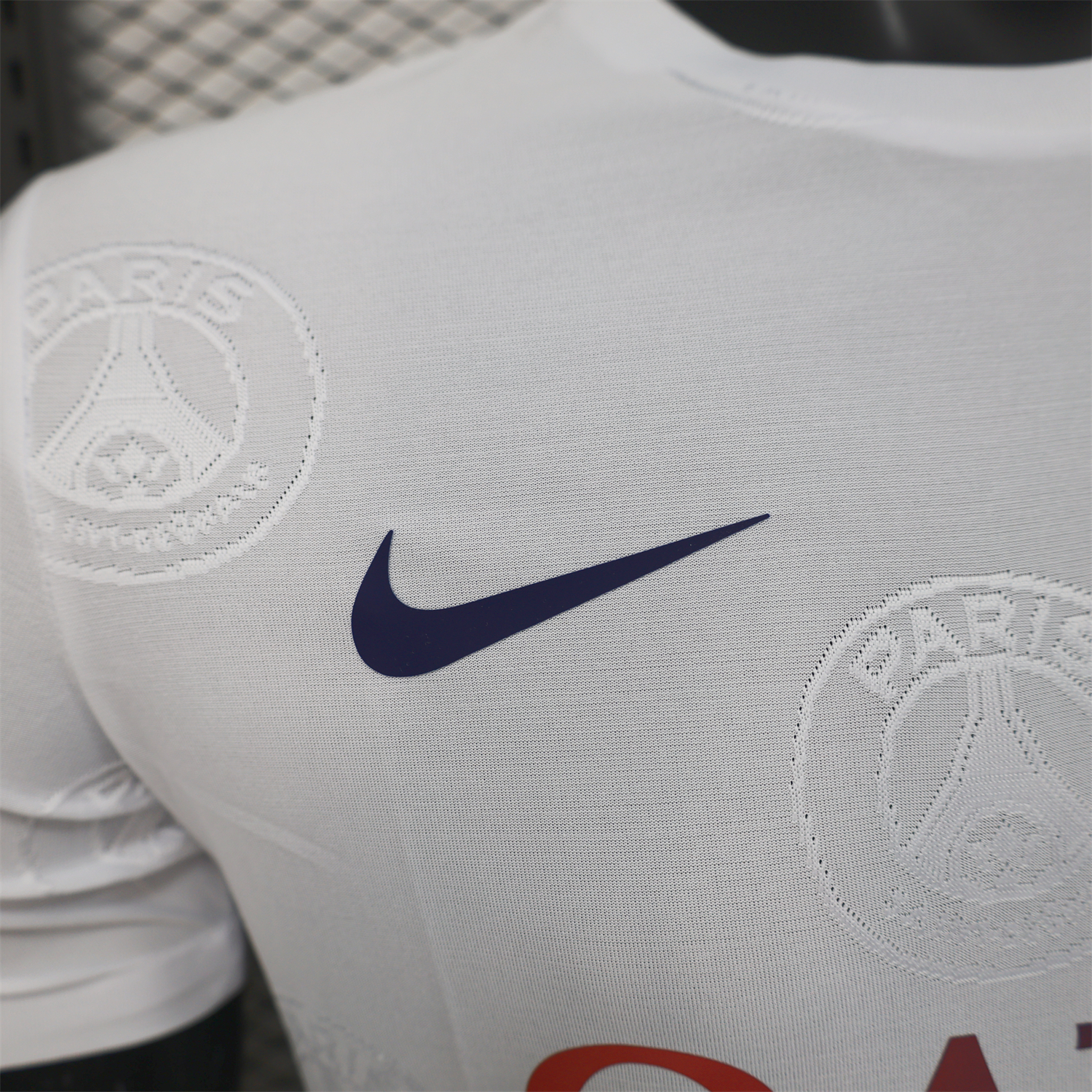 AlphaJersey-Paris Saint-Germain PSG 25-26 White Jersey with Team Logo Decoration and Gradient Advertising - Player Version