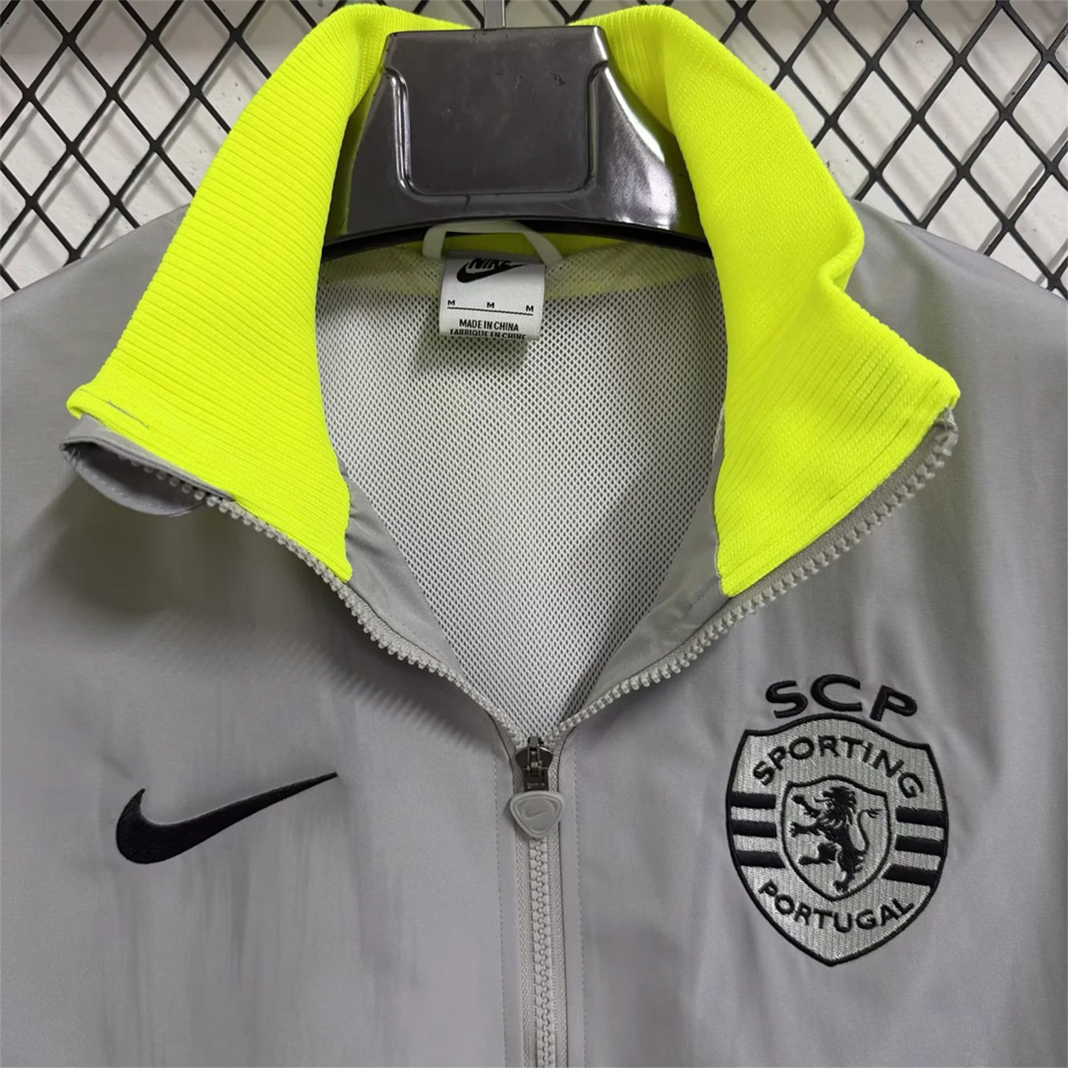 AlphaJersey-Sporting CP 25-26 Windbreaker Jacket - Grey