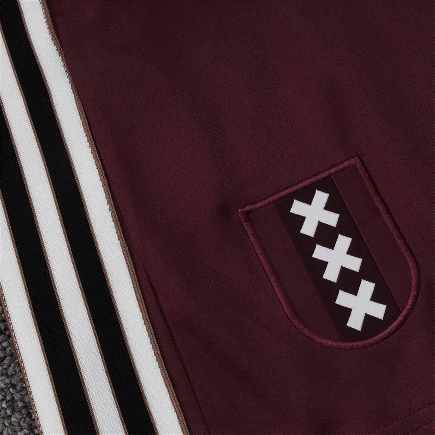 AlphaJersey-Ajax 25-26 Throwback Trefoil Short-Sleeve Training Set - Deep Red