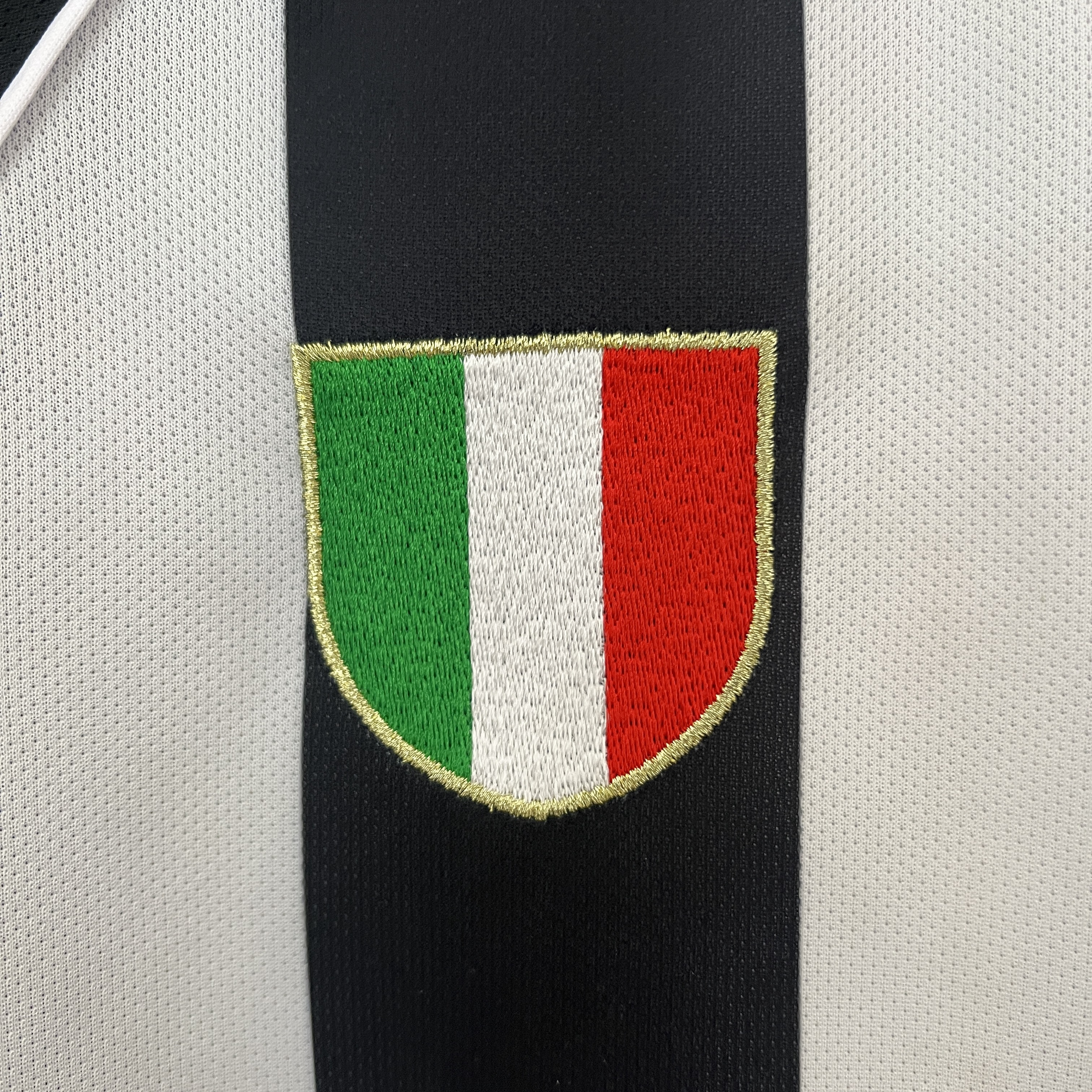AlphaJersey-Retro Juventus 2002-03 European Home Jersey