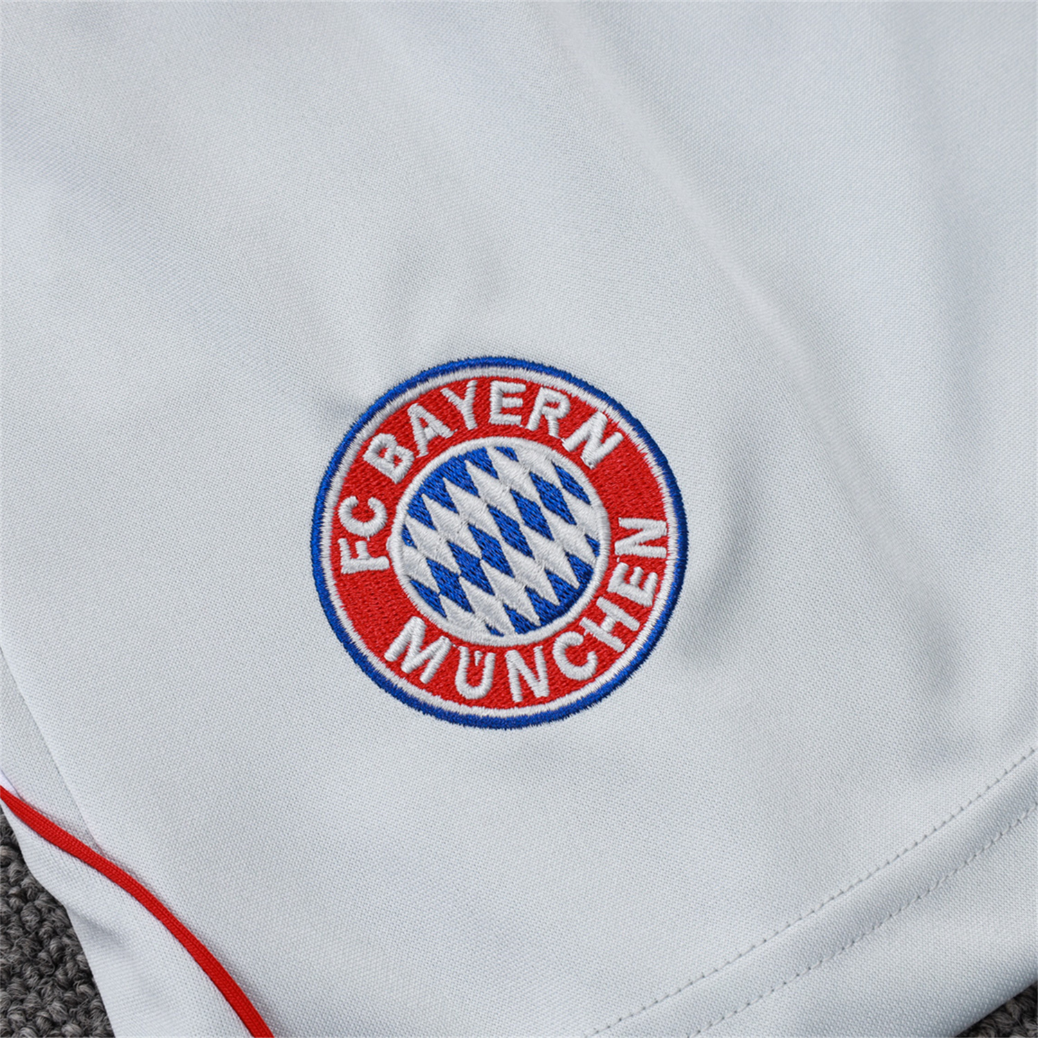 AlphaJersey-Bayern Munich 25-26 Short-Sleeve Training Set - Grey Throwback Top & Shorts
