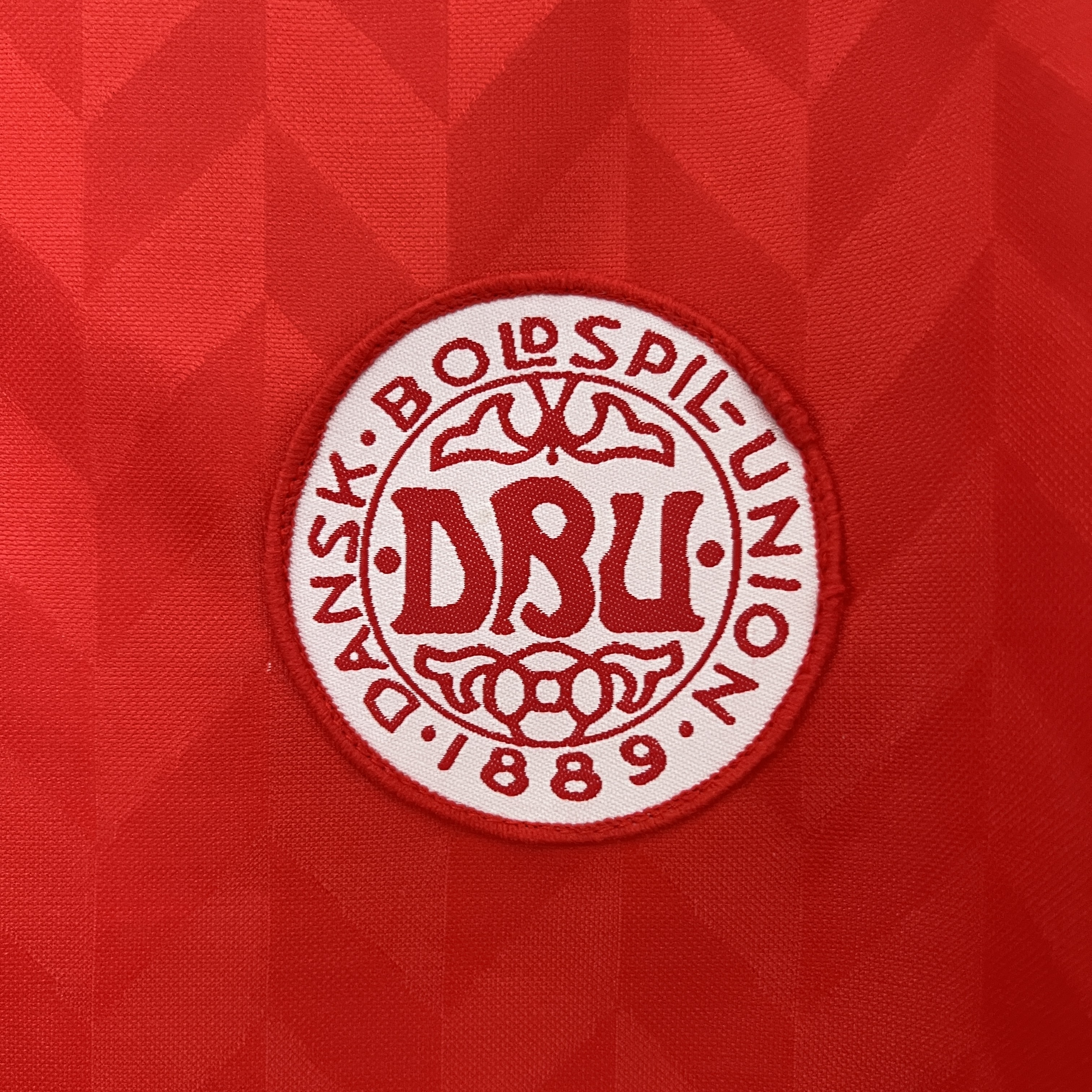 AlphaJersey-Retro Denmark 1988 Home Stadium Jersey - Fans Version