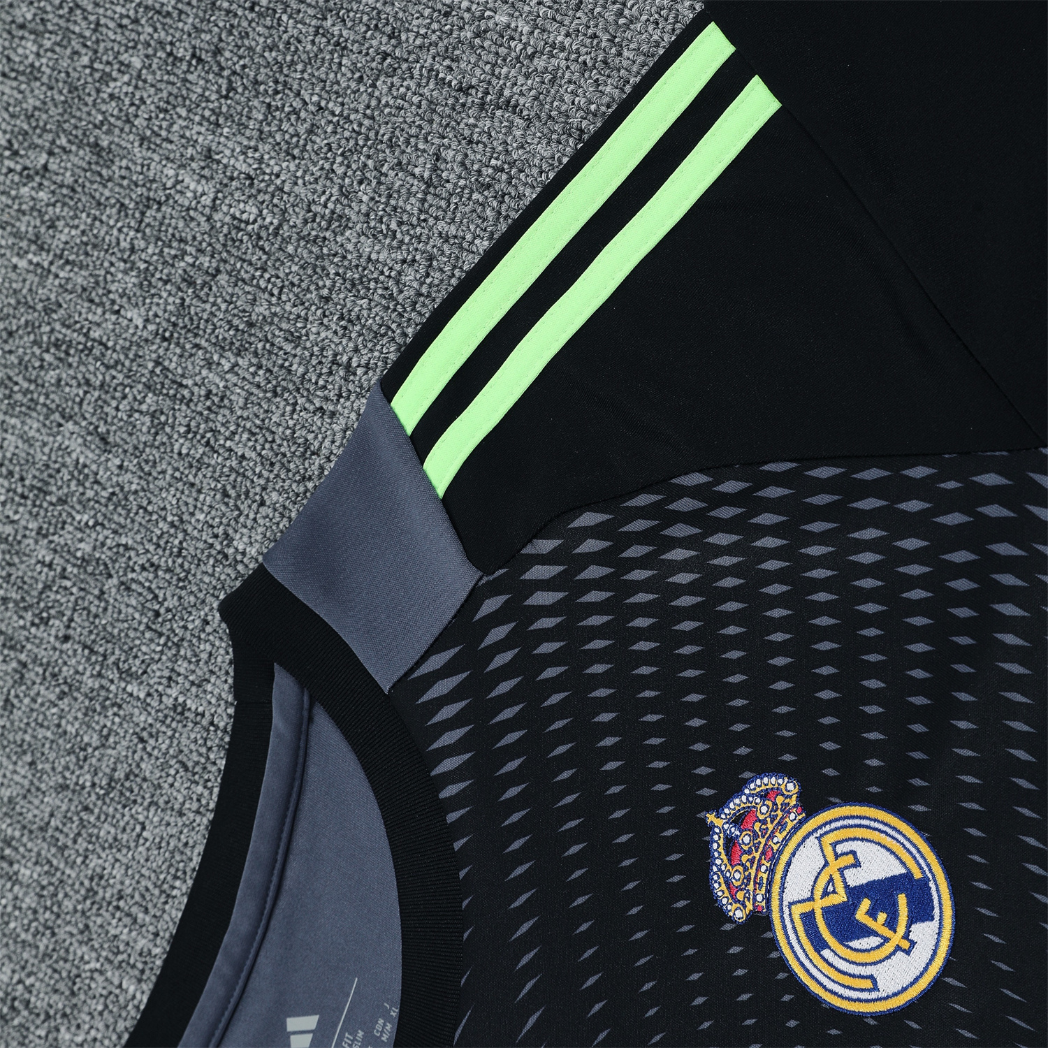 AlphaJersey-Real Madrid 25-26 Short-Sleeve Training Set - Deep Gray Top & Gray Shorts
