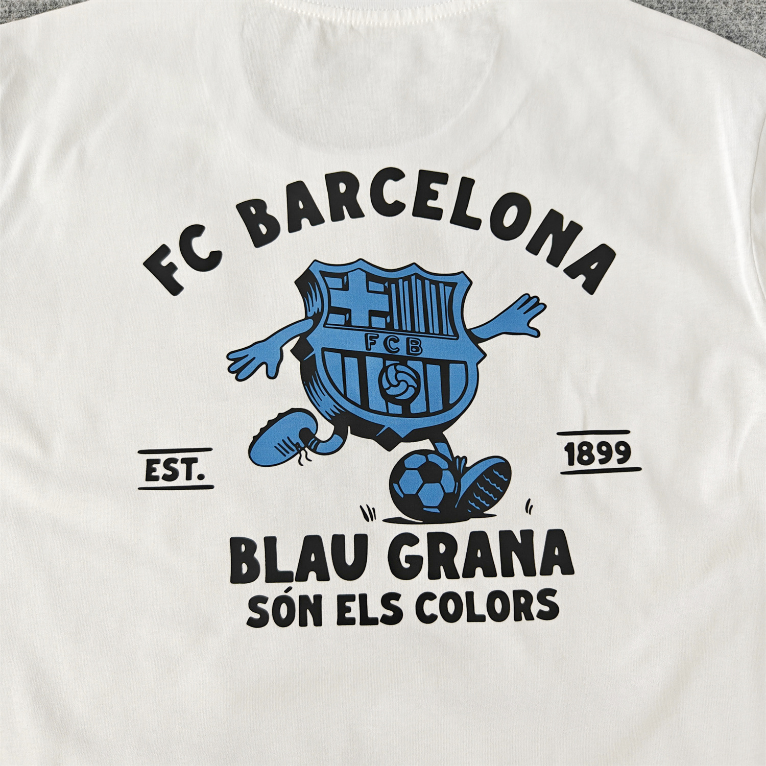 AlphaJersey-Barcelona Fun Crest Design Dynamic And Modern Features T-shirt【White】