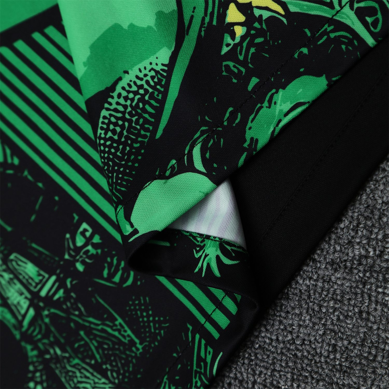 AlphaJersey-Brazil 25-26 Green Jesus Statue Short-Sleeve Training Set - Green Top & Black Shorts