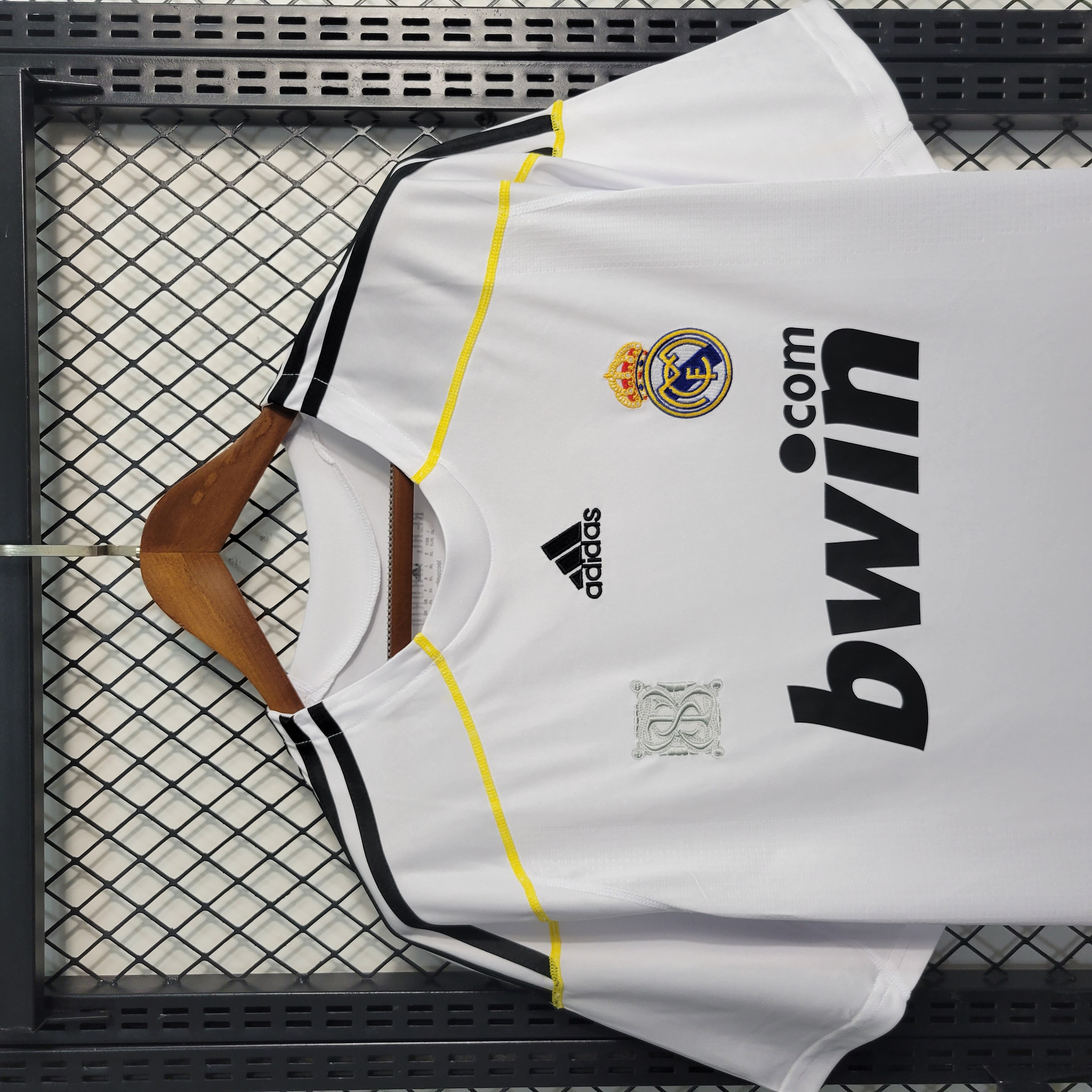 AlphaJersey-Retro Real Madrid 09-10 Home Stadium Jersey