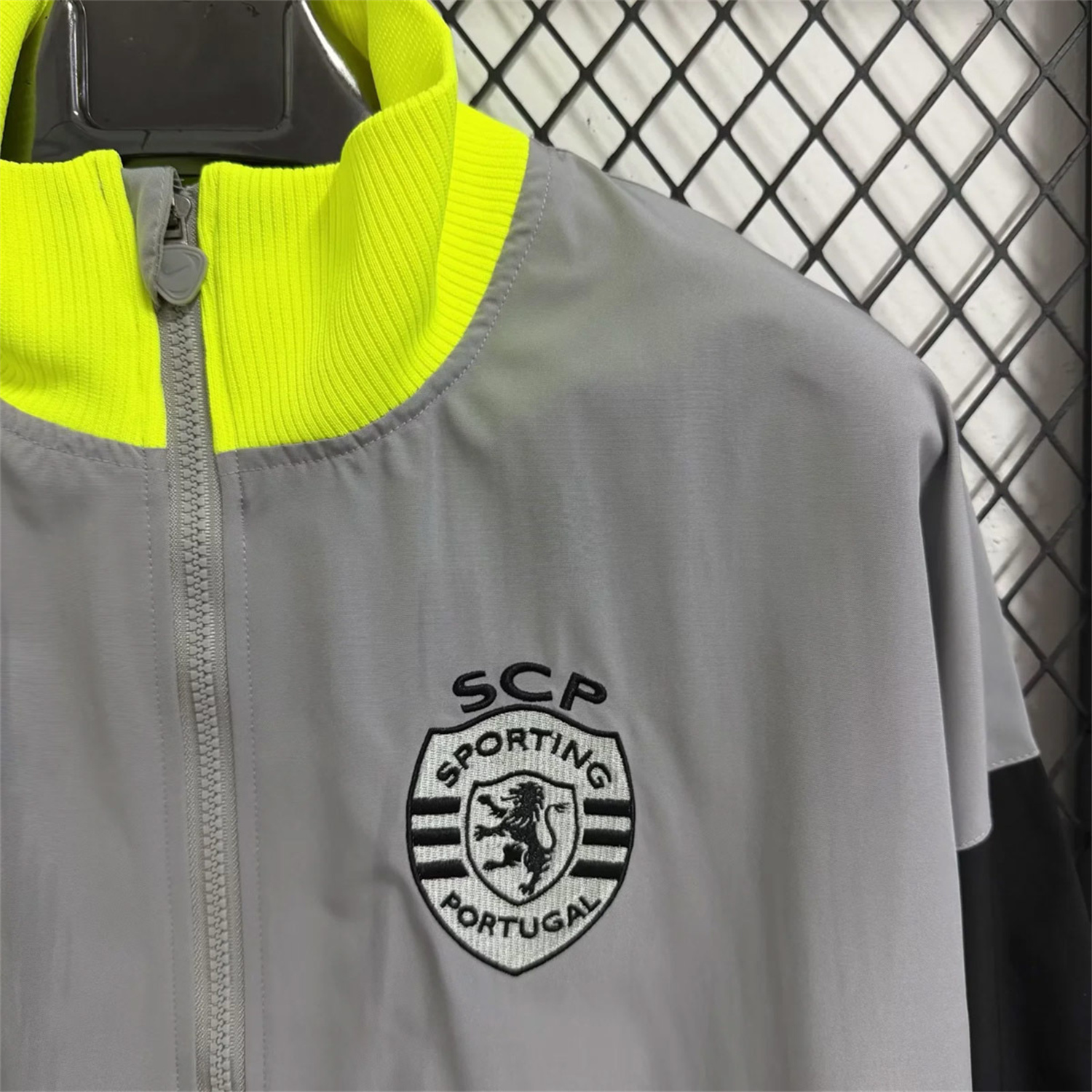 AlphaJersey-Sporting CP 25-26 Windbreaker Jacket - Grey