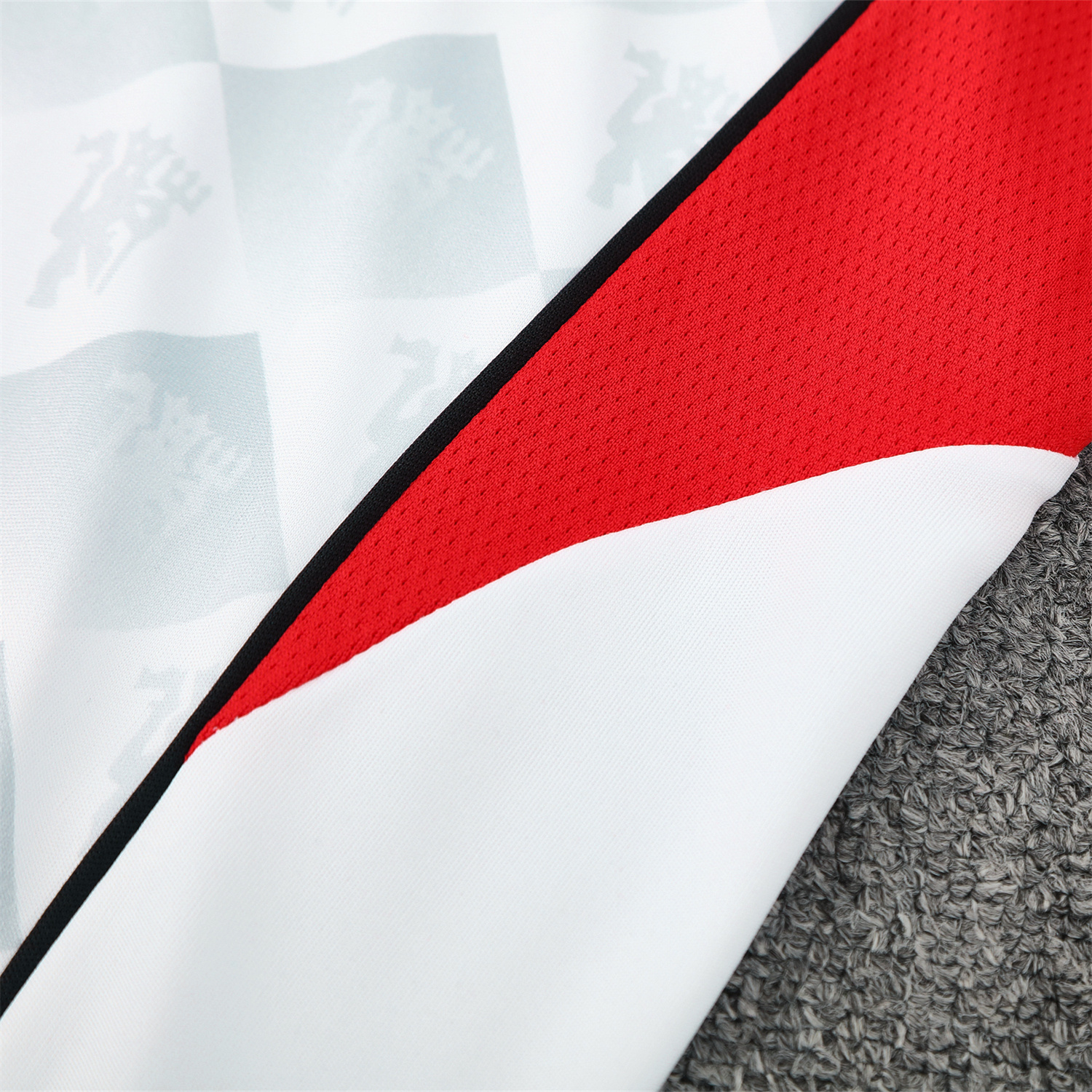 AlphaJersey-Manchester United 25-26 Short-Sleeve Training Set - Red Edge White Top & Black Shorts
