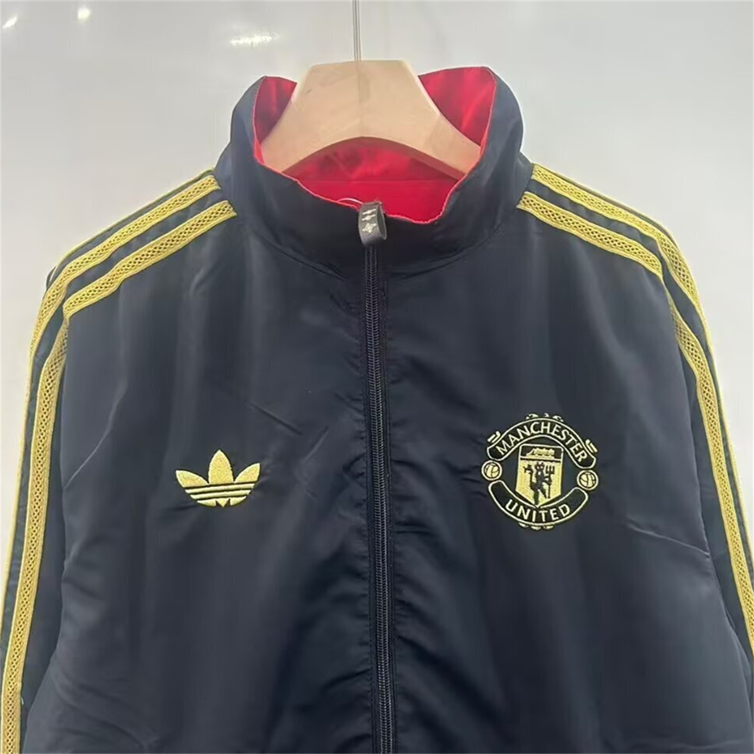 AlphaJersey-Manchester United 25-26 Double Sided Reversible Windbreaker - Black & Red
