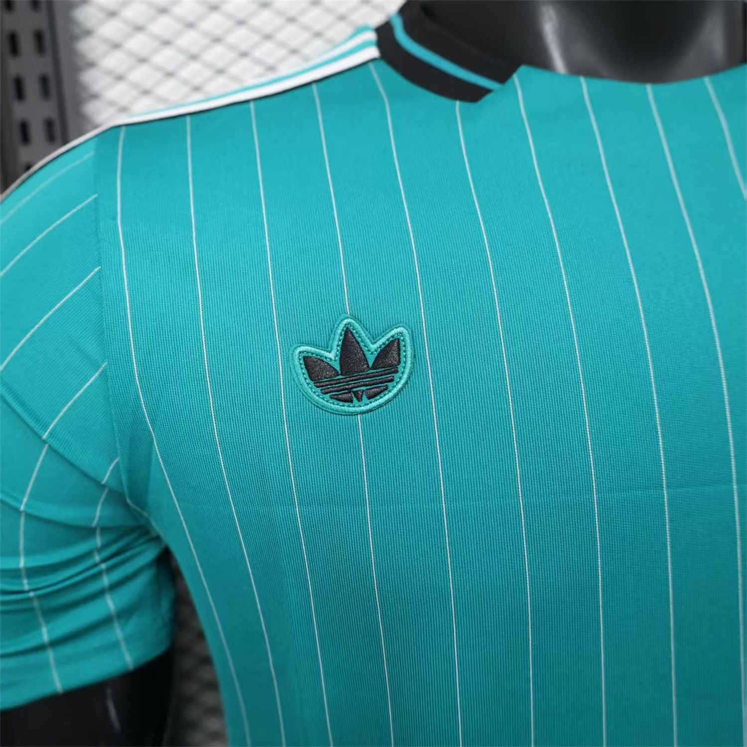 AlphaJersey-Liver.pool 25-26 Icon Range Travel Special Edition Cyan Jersey - Player Version