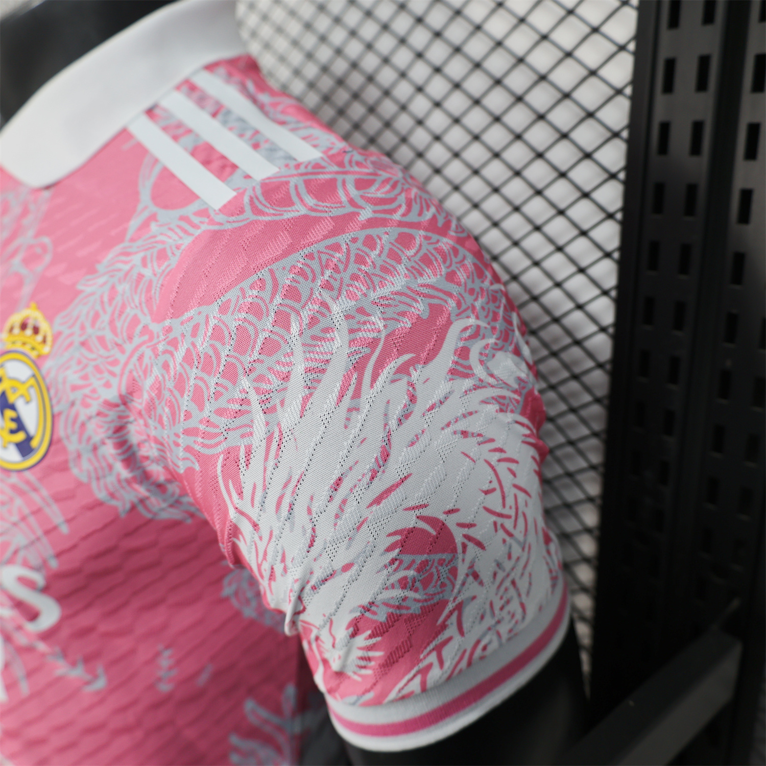 AlphaJersey-Real Madrid 25-26 Pink and White Gradient Chinese and Western Style Dragon Jersey - Player Version
