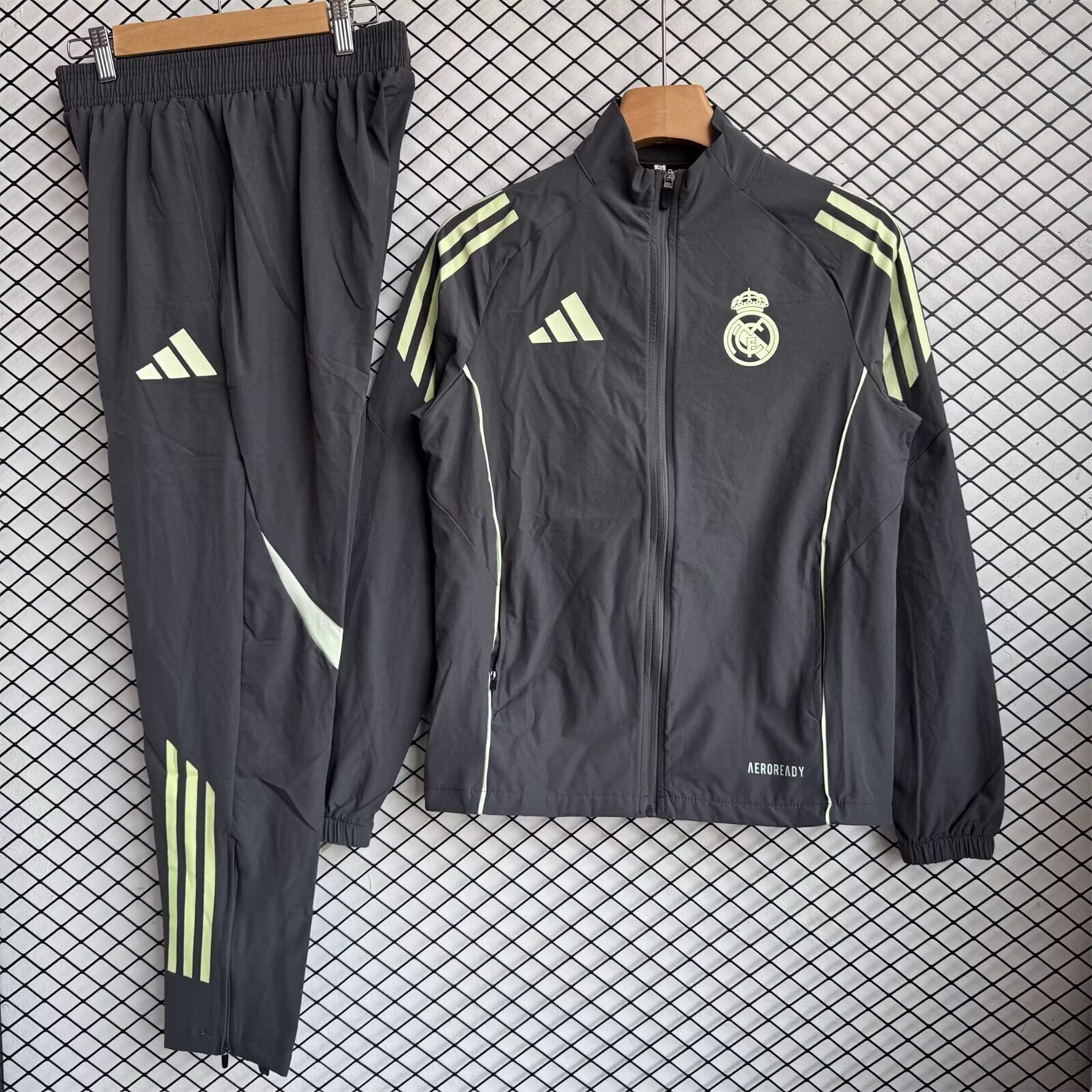 AlphaJersey-Real Madrid 25-26 Windbreaker Training Set - Green Grey Top and Pants
