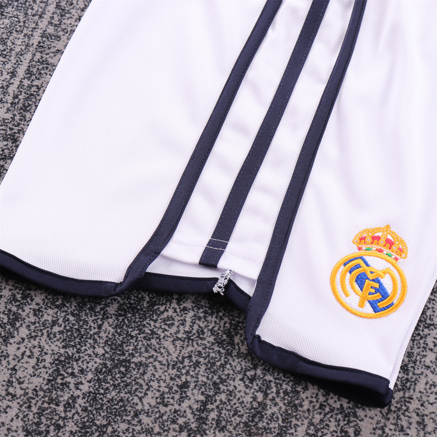 AlphaJersey-Retro Real Madrid 2000-01 Home Kids Kit