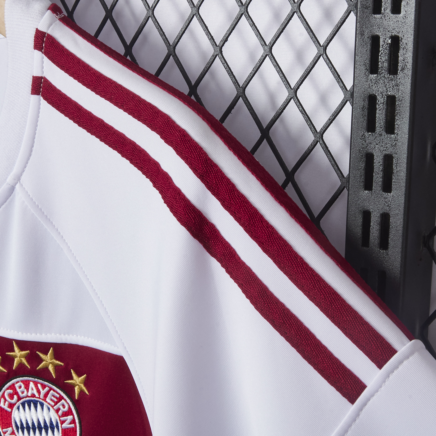 AlphaJersey-Bayern Munich 25-26 White Stripes Unisex Pullover Hoodie