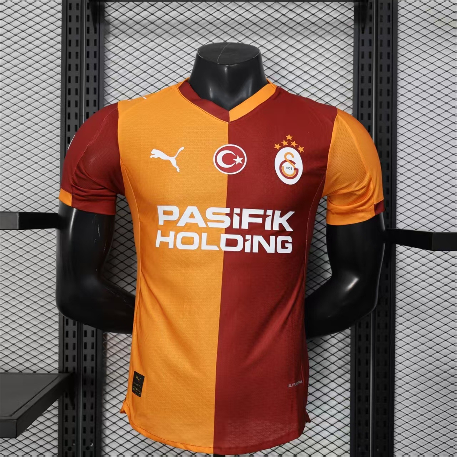 AlphaJersey-Galatasaray 25-26 Home Jersey With Five Stars - Player Version