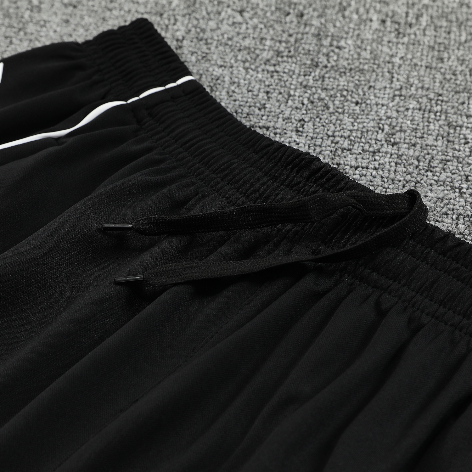 AlphaJersey-Real Madrid 25-26 Vest Training Set - Pink Arrow Pattern Vest & Black Shorts
