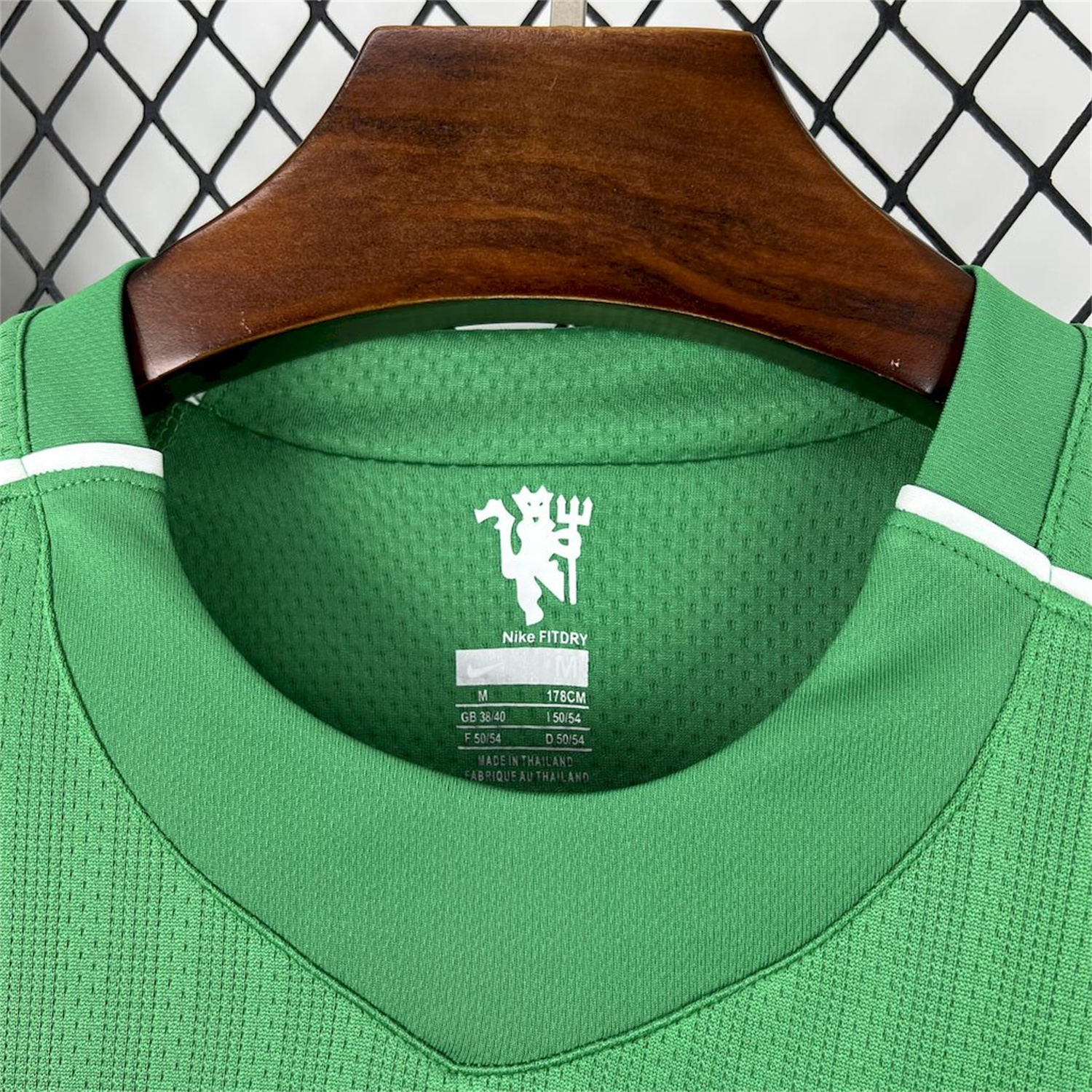 AlphaJersey-Retro Manchester United 2007-08 Green Goalkeeper Long Sleeves Jersey