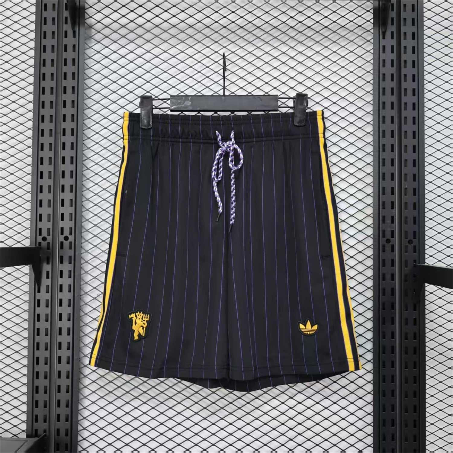 AlphaJersey-Manchester United 25-26 Trefoil Black Travel Shorts - Player Version