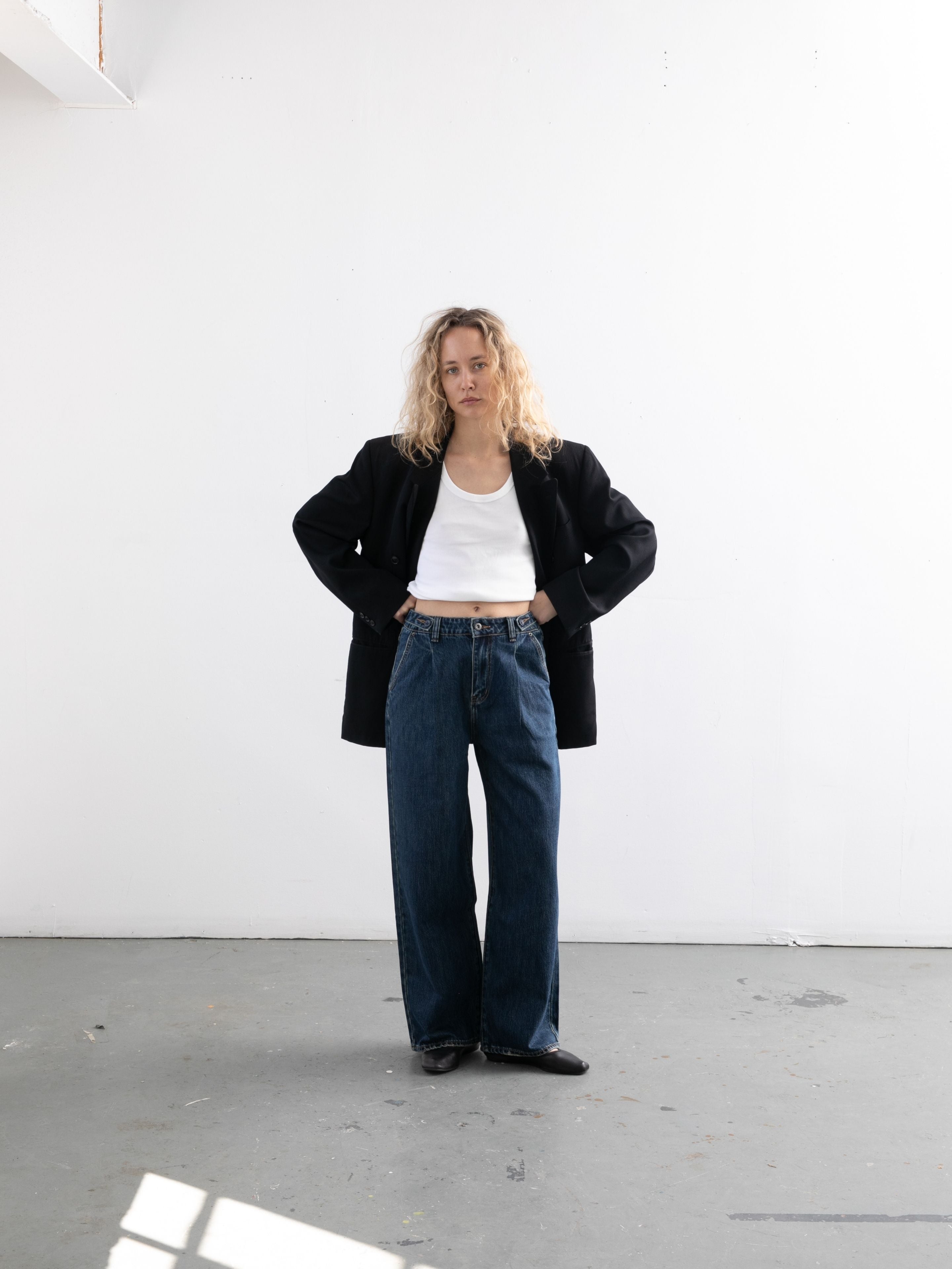 Pleated Relaxed Fit Jeans | Modern Menswear by yycbvcnbmmnbm