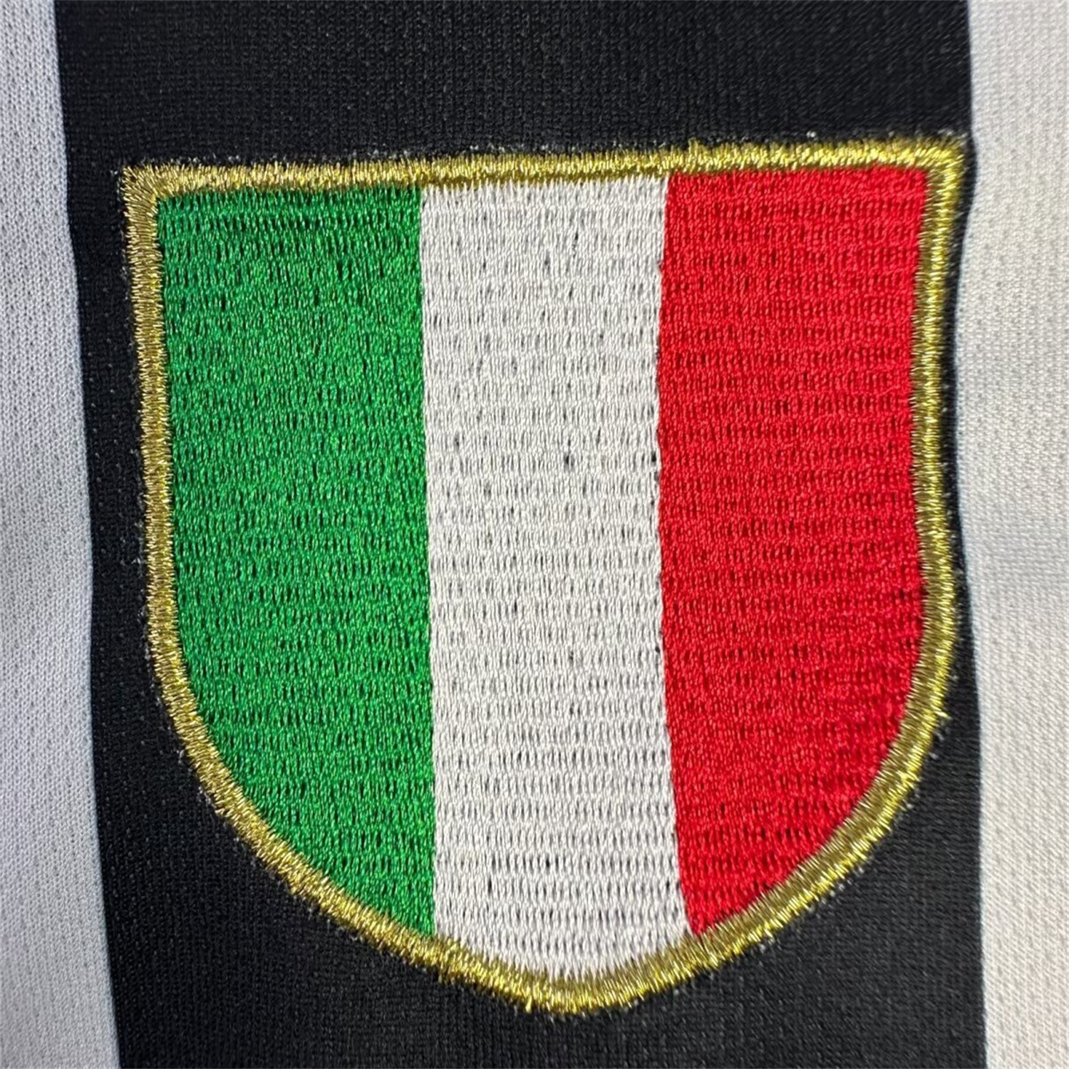 AlphaJersey-Retro Juventus 2002-03 European Home Long Sleeves Jersey