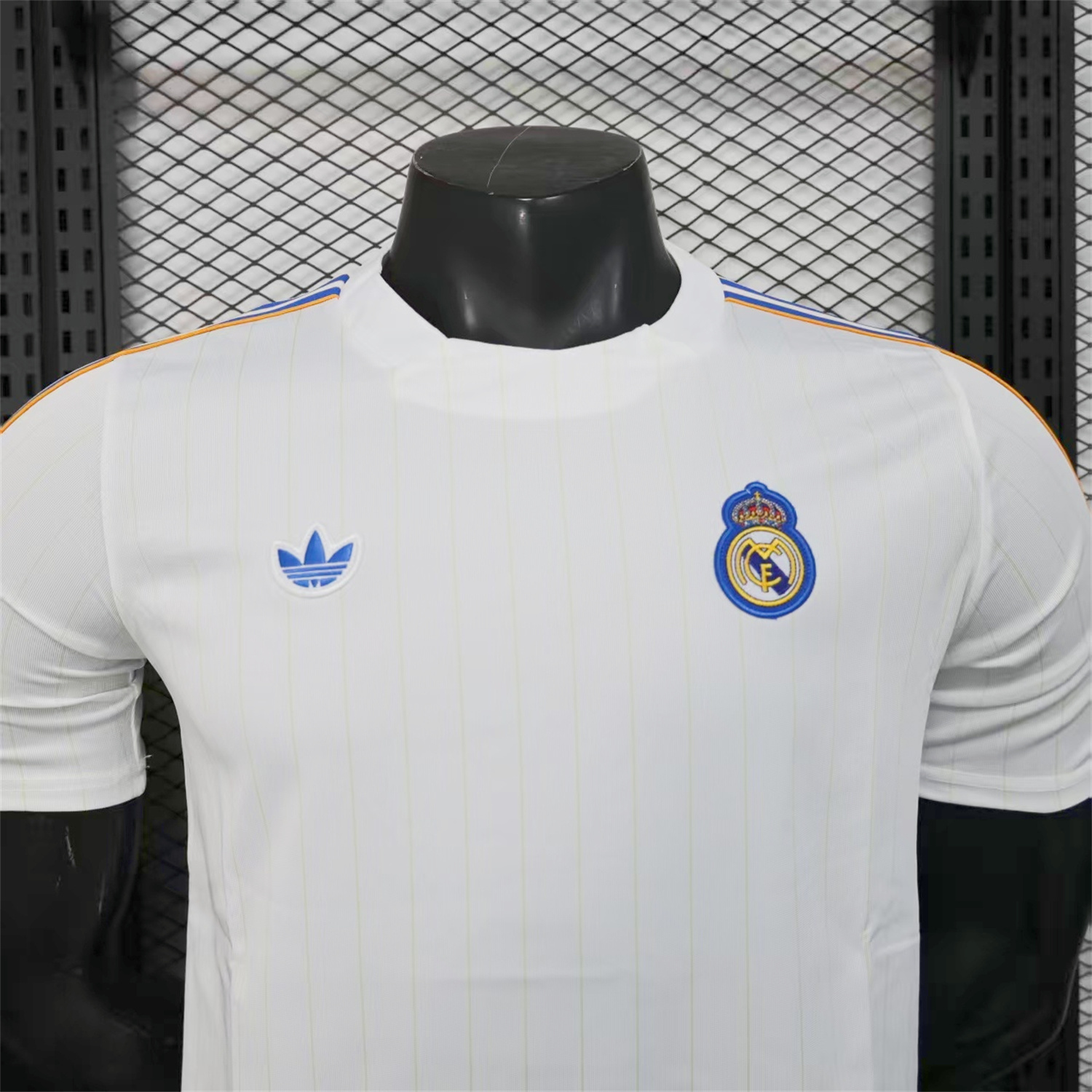 AlphaJersey-Real Madrid 25-26 Trefoil Blue Lines White Travel Jersey - Player Version