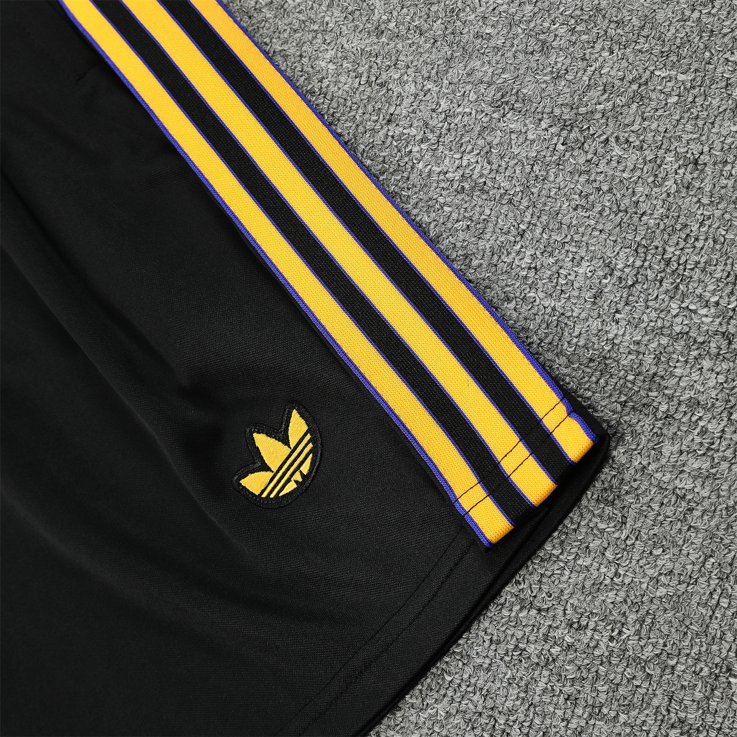 AlphaJersey-Manchester United 25-26 Trefoil Travel Short-Sleeve Training Set - Black Top & Black Shorts