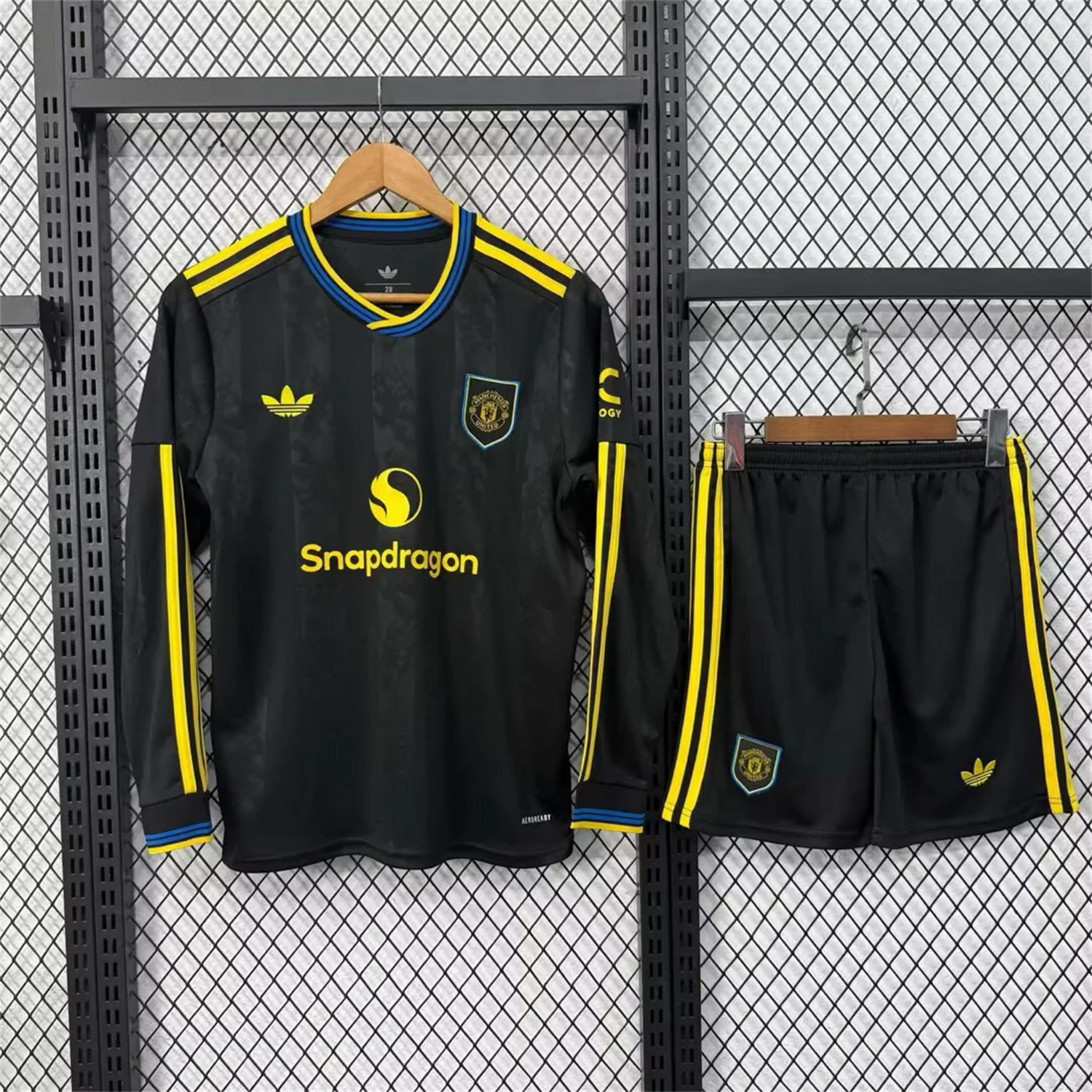 AlphaJersey-Manchester United 25-26 Third Black Long Sleeves Kids Kit