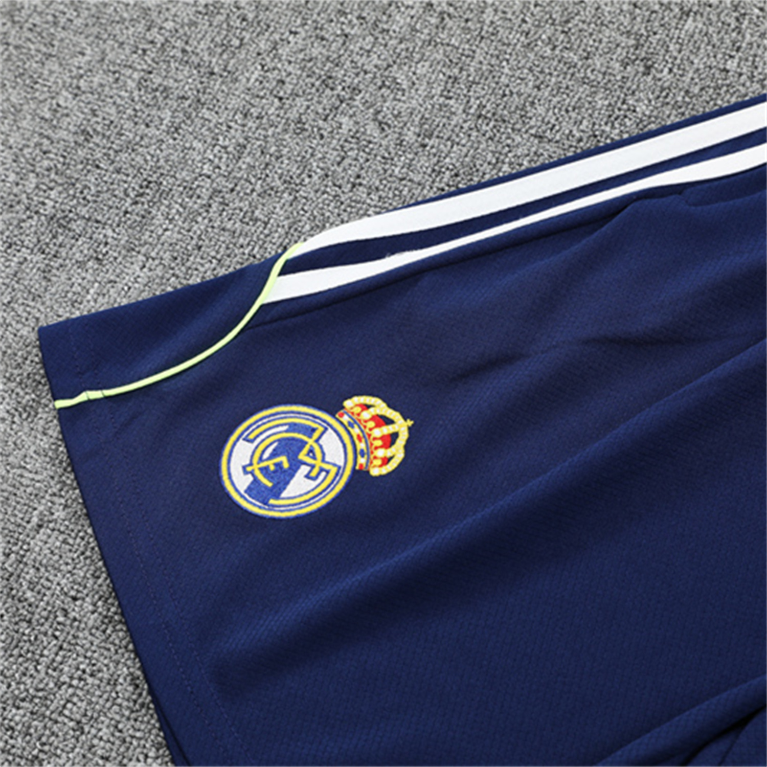 AlphaJersey-Real Madrid 25-26 Short-Sleeve Training Set - White Urban Purist Style Top and Blue Shorts