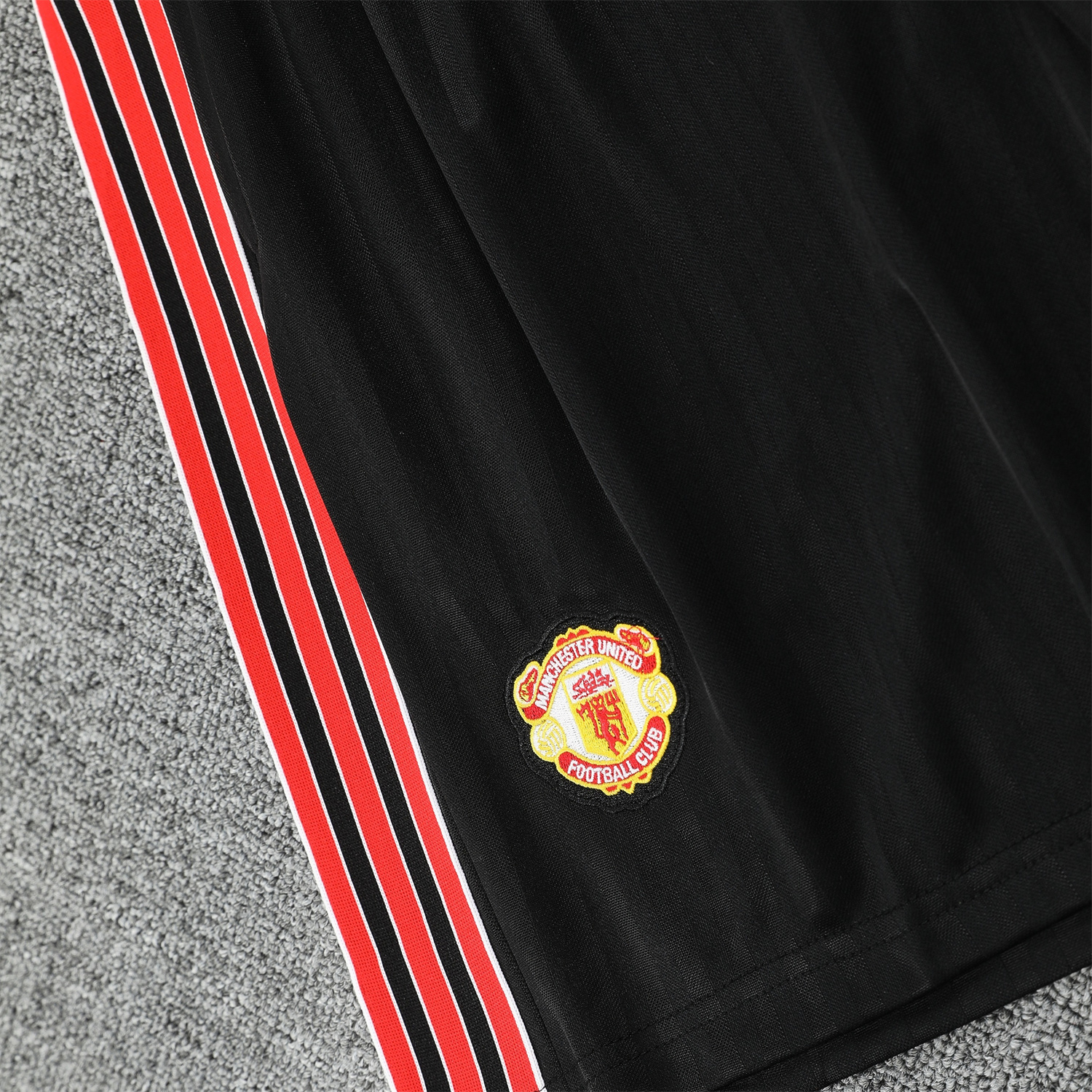 AlphaJersey-Manchester United 25-26 Short-Sleeve Training Set - Red Lines Black Top & Black Shorts