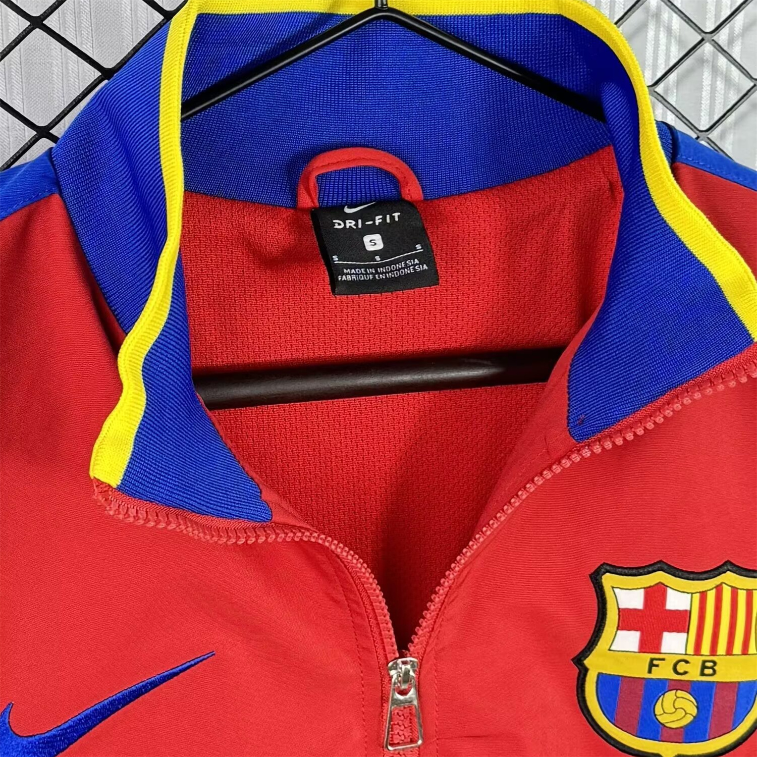 AlphaJersey-Retro Barcelona 2010-11 Windbreaker Jacket - Red