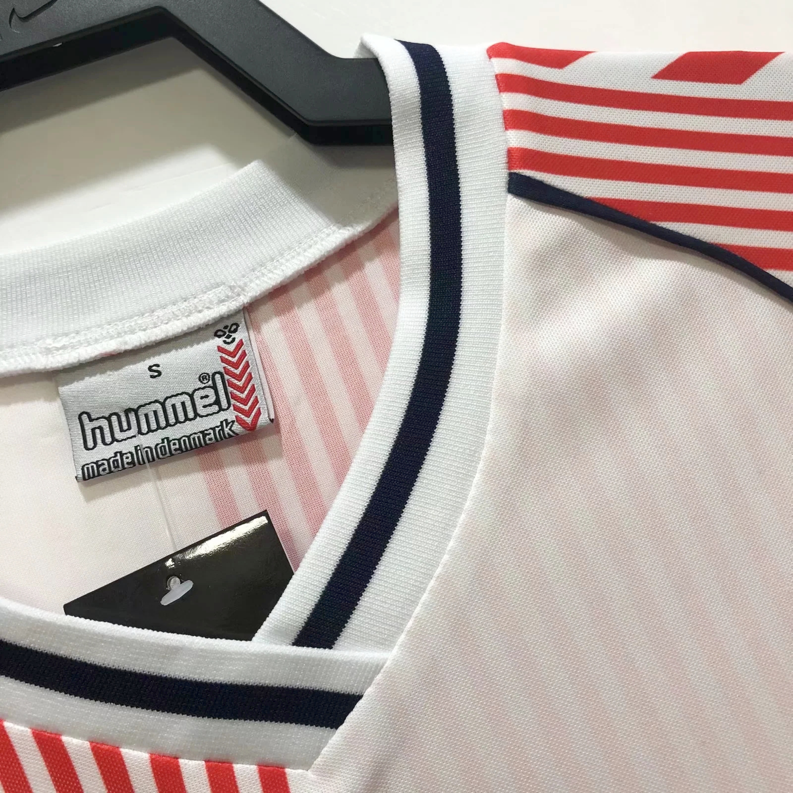 AlphaJersey-Retro Denmark 1986 Away Stadium Jersey
