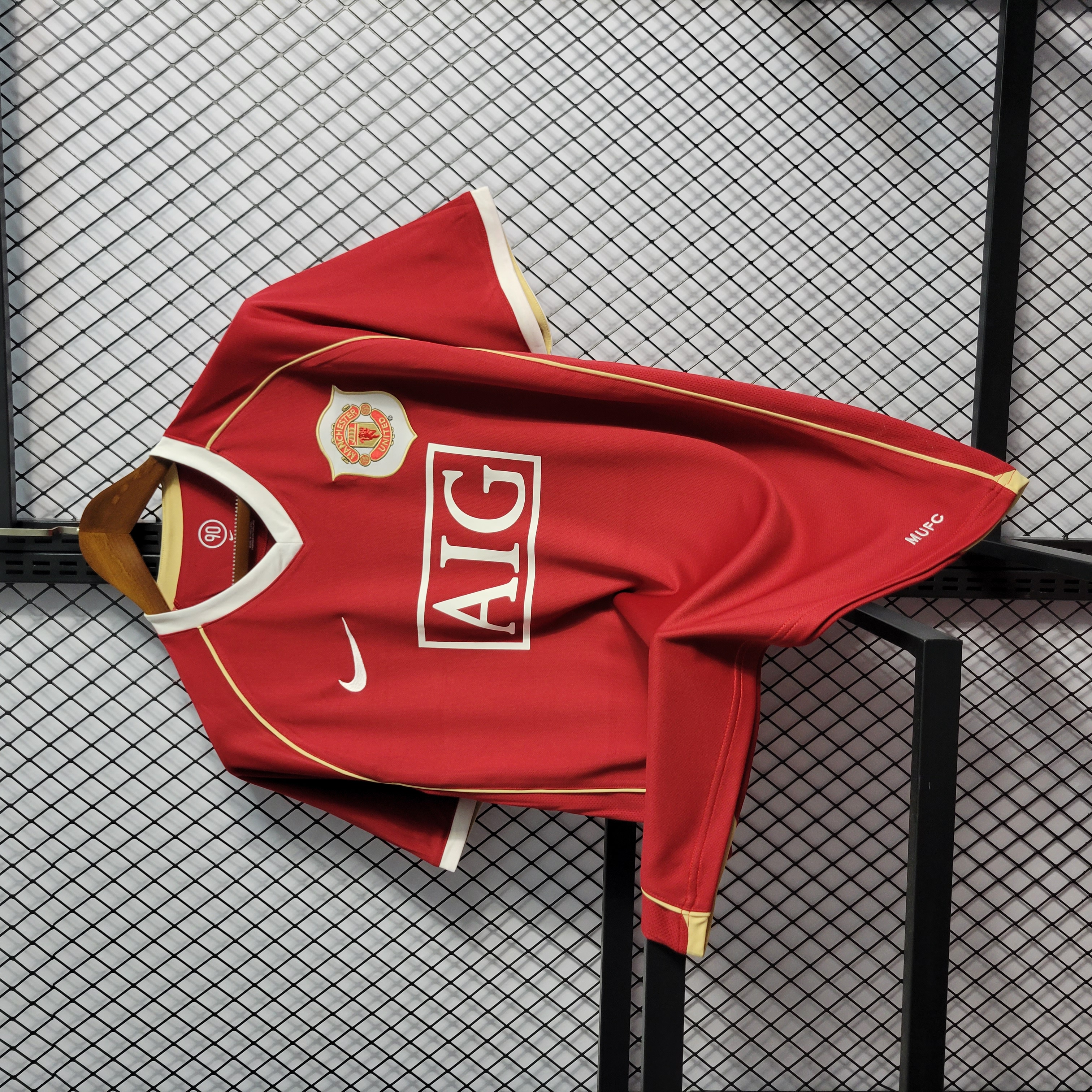 AlphaJersey-Retro Manchester United 06-07 Home Jersey