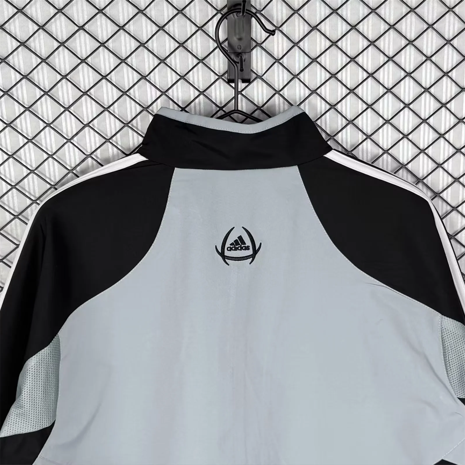 AlphaJersey-Retro Real Madrid 2004-05 Home Windbreaker Jacket - Grey